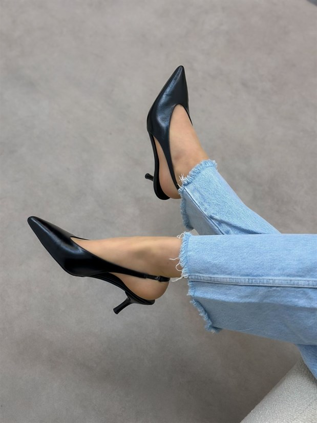 Siyah Parlak Deri (Larry) Lastik Detay Kadın Stiletto
