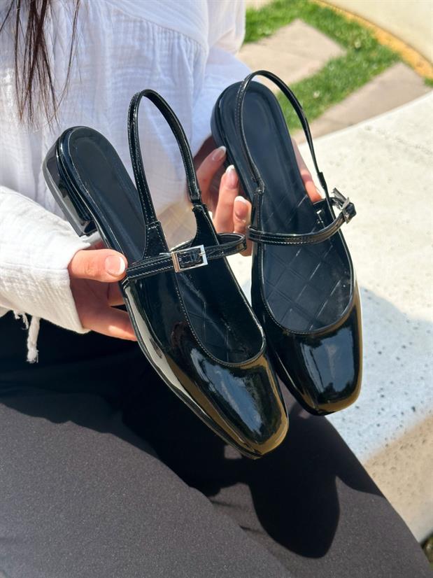 Siyah Rugan (Ceolle) Küt Burun Kemer Detay Kısa Topuklu Kadın Babet