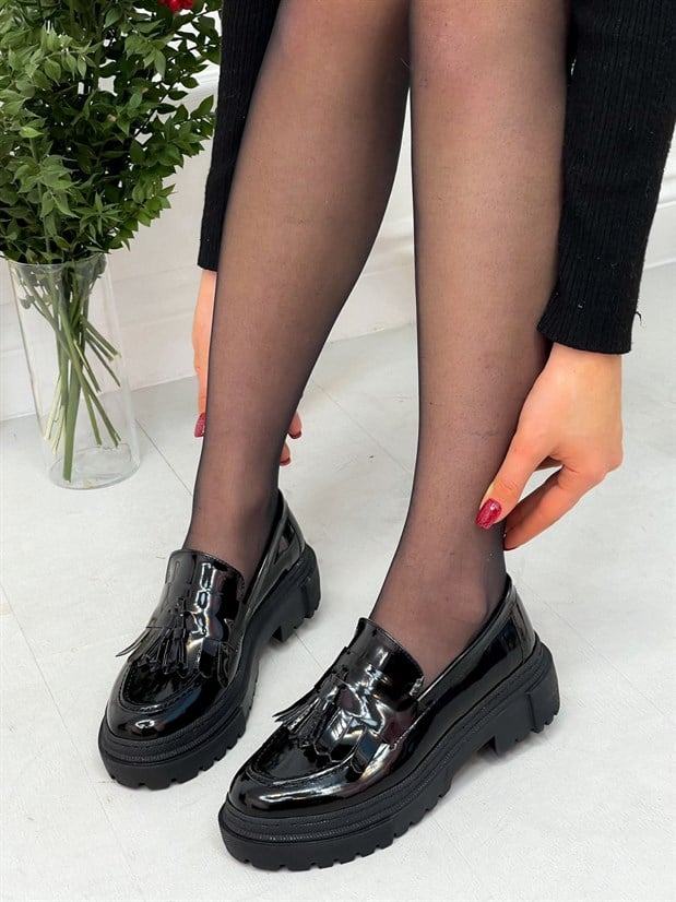 Siyah Rugan (Tassel) Püskül Detay Kadın Loafer