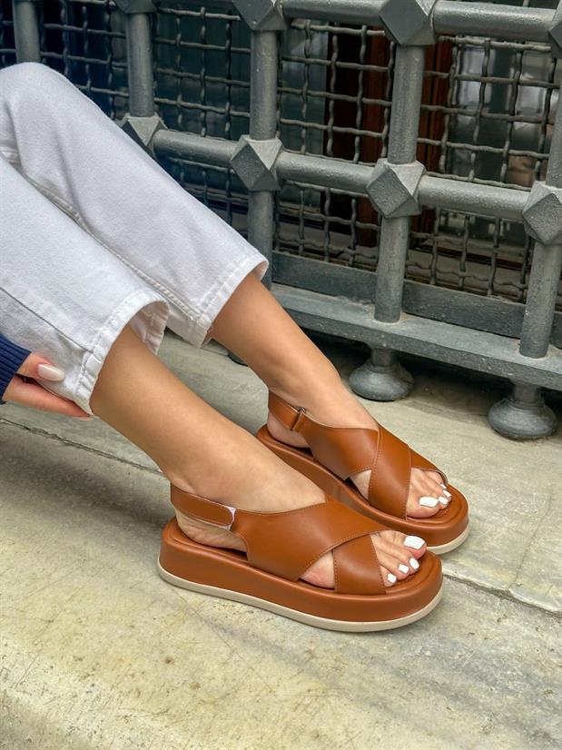Taba Cilt (Beangle) Bant Detay Kadın Sandalet