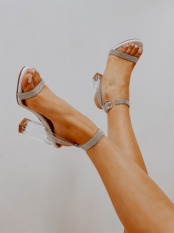 Beyaz Rugan (Paris) Taş Detay Kadın Topuklu Sandalet