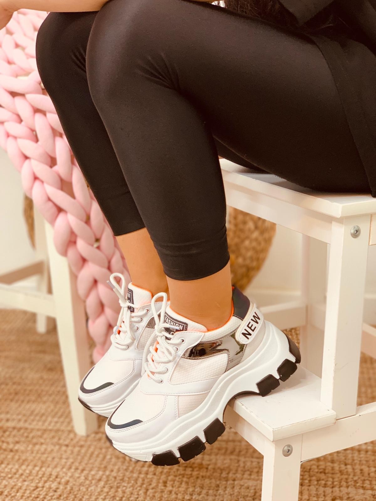 Beyaz Siyah Taban (Fashion) Kadın Spor Ayakkabı Sneakers l Erva'nın Butiği