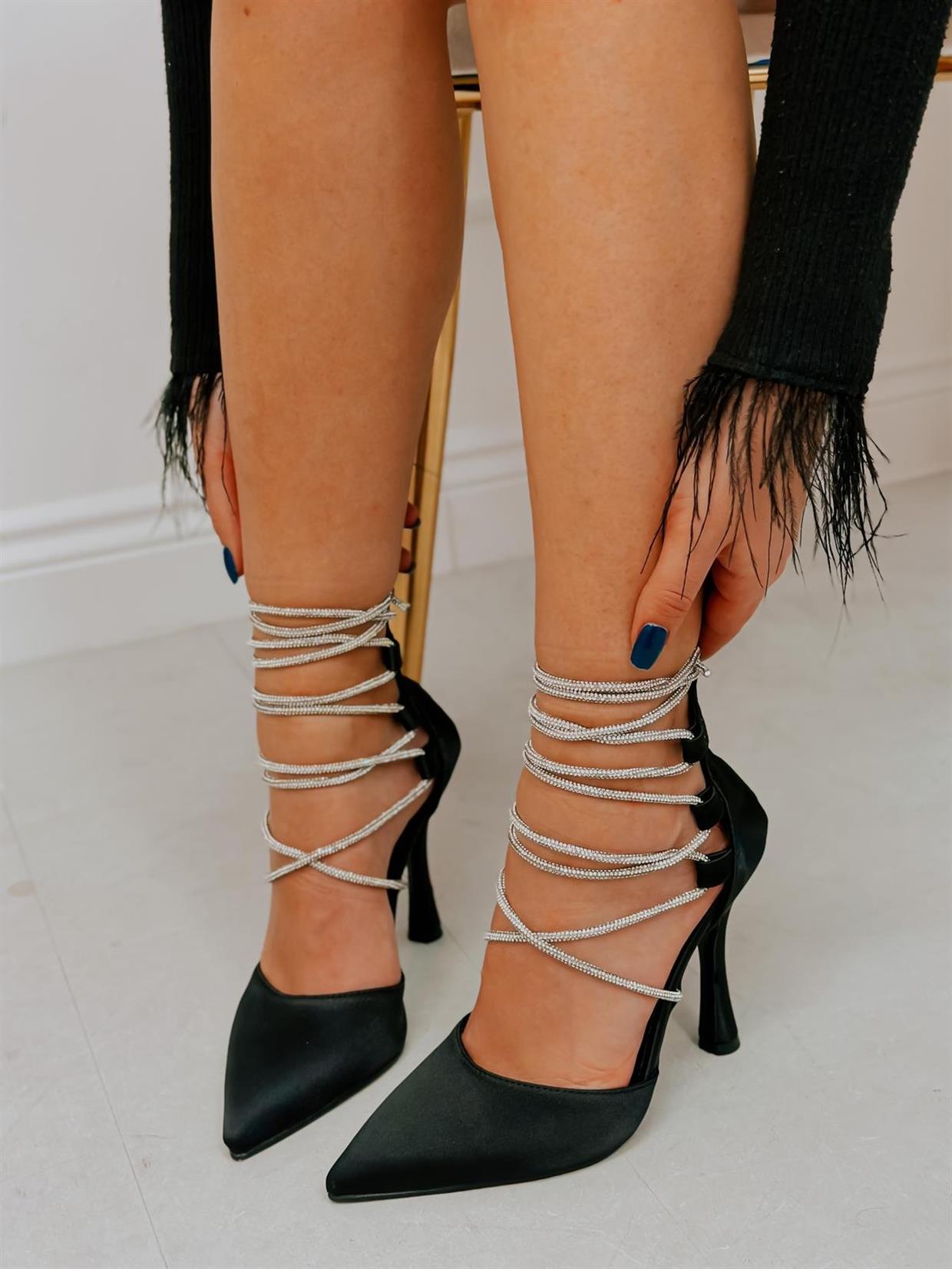 Siyah Saten (Tilda) Taş Detay Arka Fermuarlı Kadın Topuklu Ayakkabı