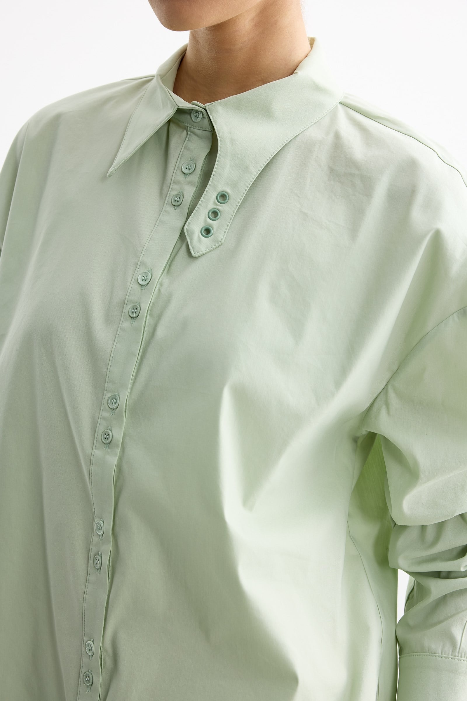 Kuşgözü Özellikli Yaka Rahat Kalıp Büzgülü Kol Detaylı Gömlek MİNT