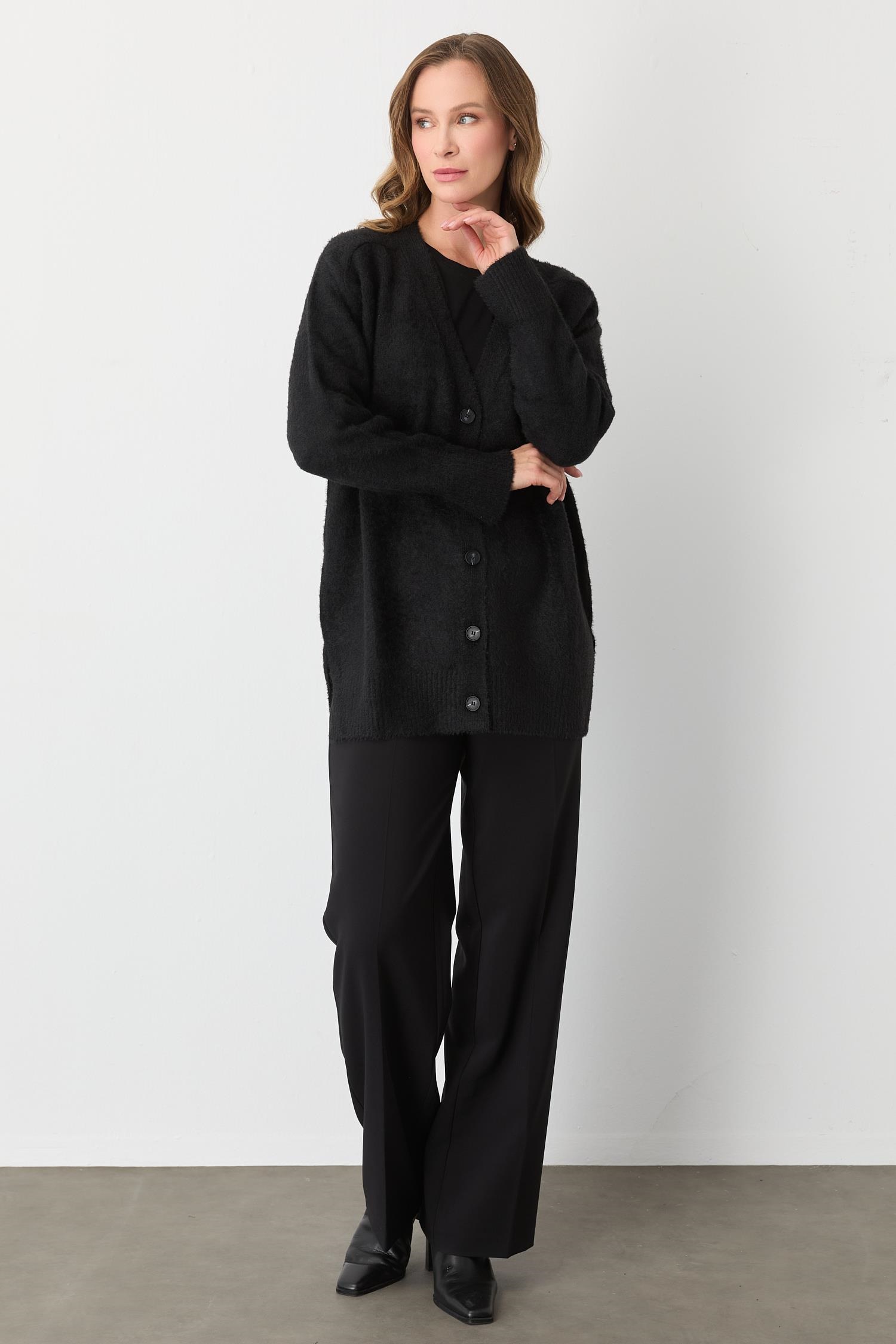 Mutlu Ertan Kadın Angored Yırtmaç Detaylı Triko Hırka Siyah 20223