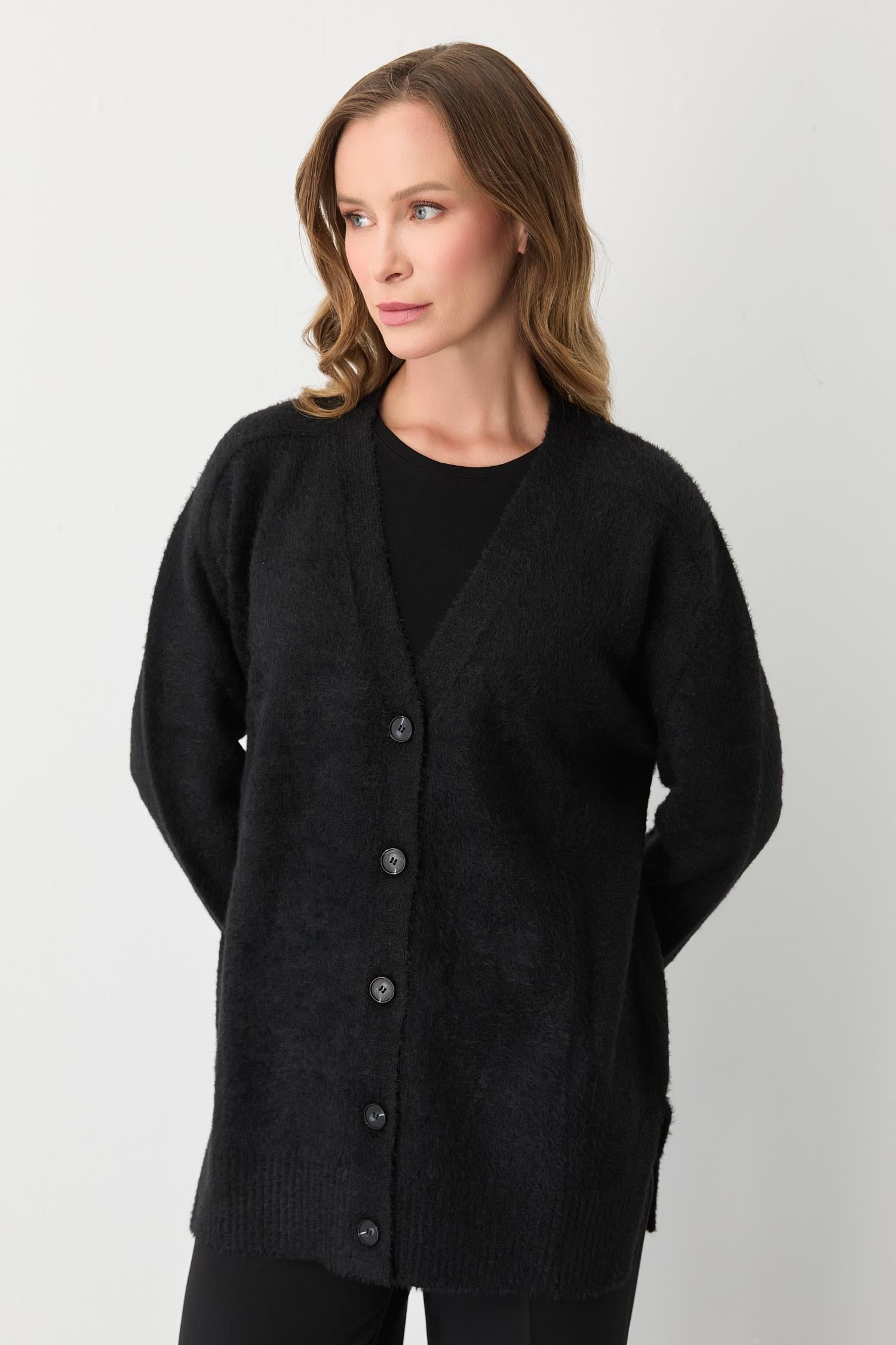 Mutlu Ertan Kadın Angored Yırtmaç Detaylı Triko Hırka Siyah 20223