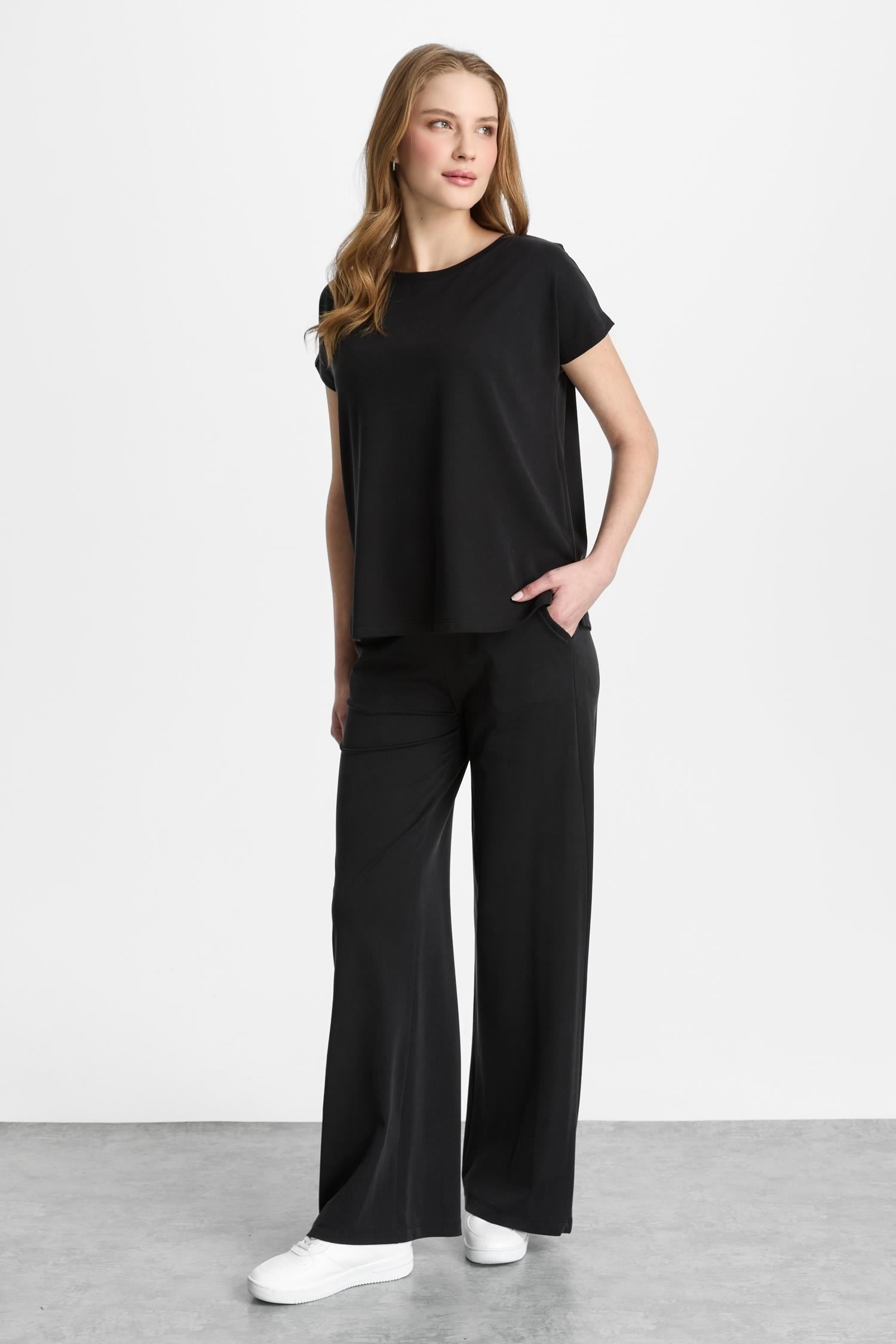 Mutlu Ertan Kadın Basic Sıfır Yaka Bluz Siyah 30467