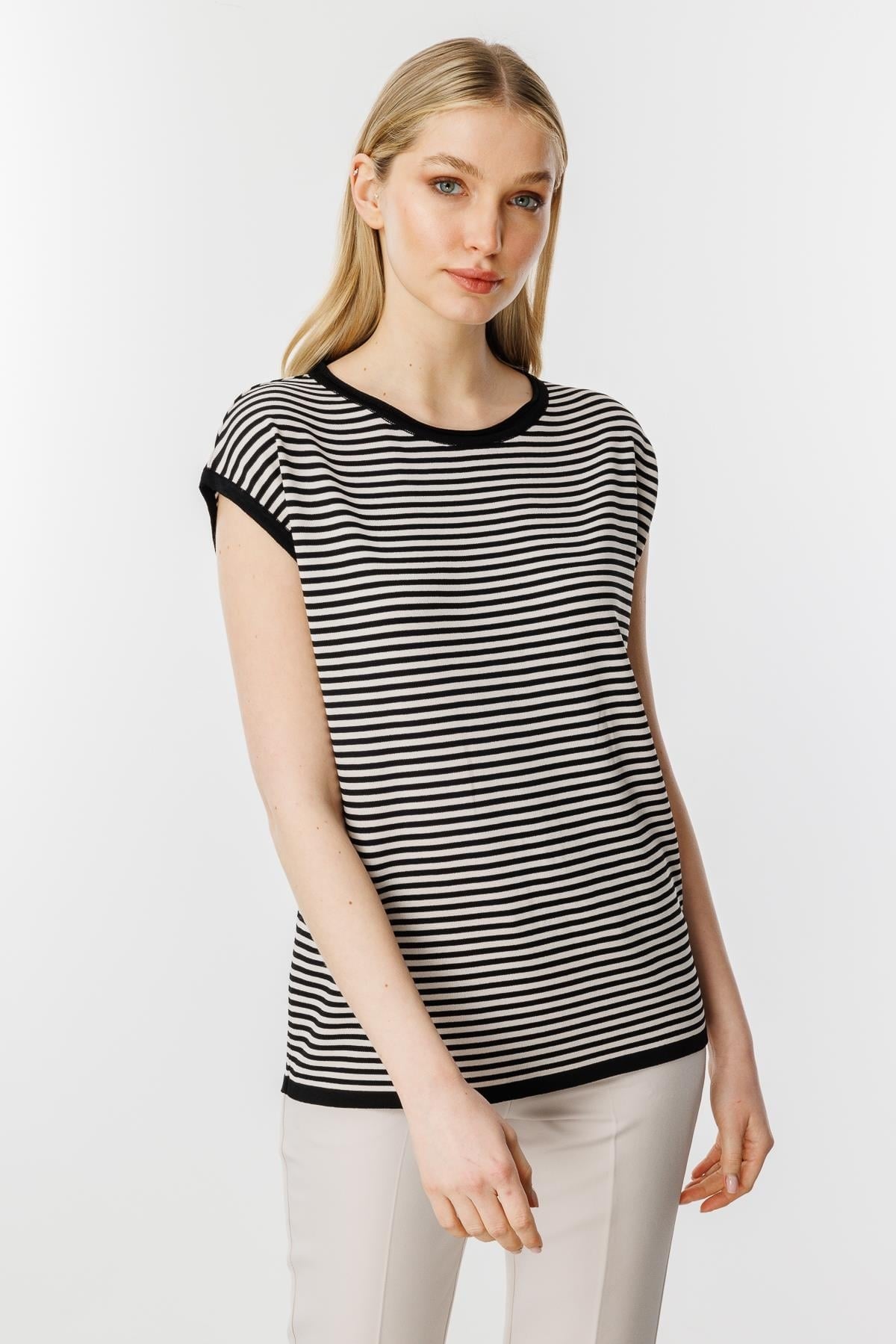 Mutlu Ertan Kadın Çizgili Basic Triko Bluz Siyah-Vizon 20187