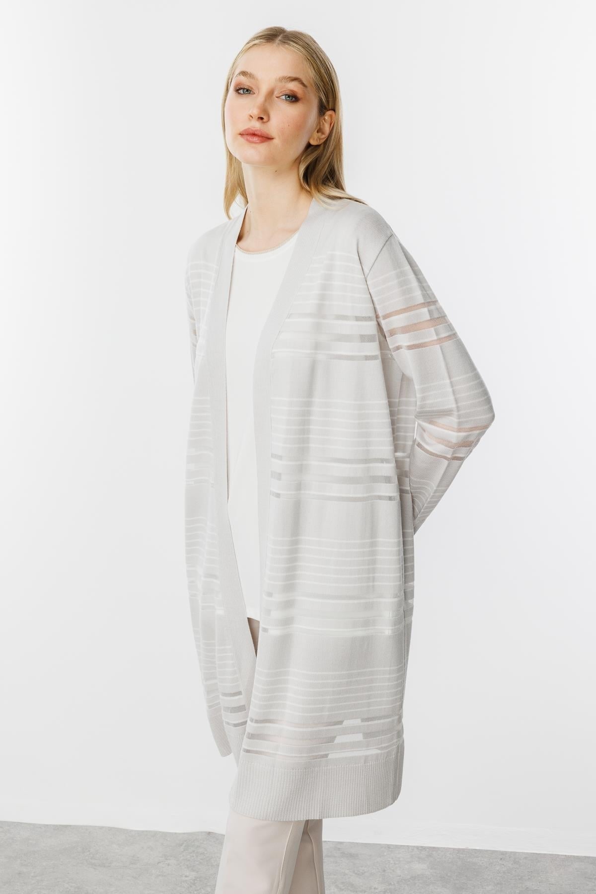 Mutlu Ertan Kadın Çizgili Simli Triko Hırka Gri - Ekru 20113