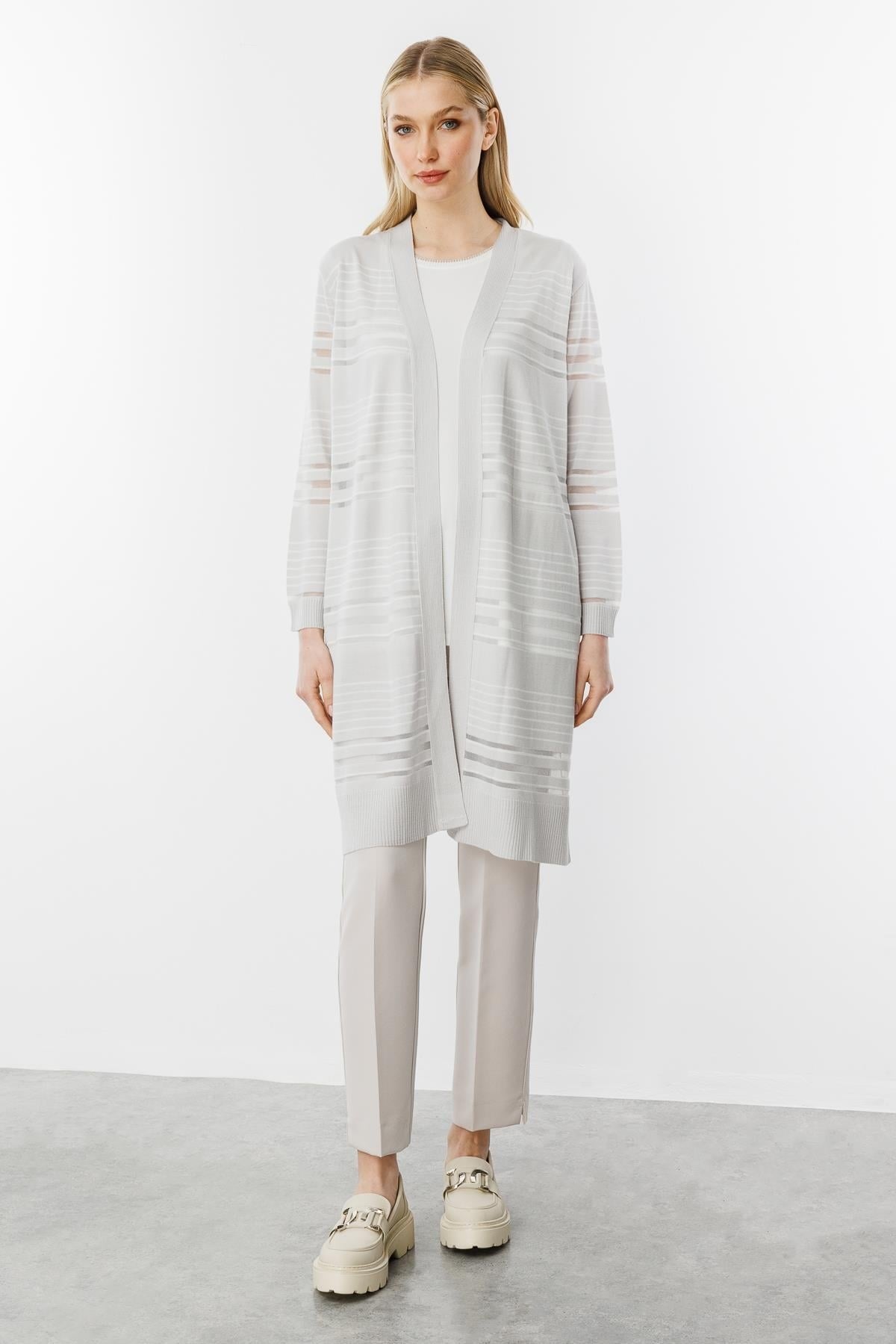 Mutlu Ertan Kadın Çizgili Simli Triko Hırka Gri - Ekru 20113