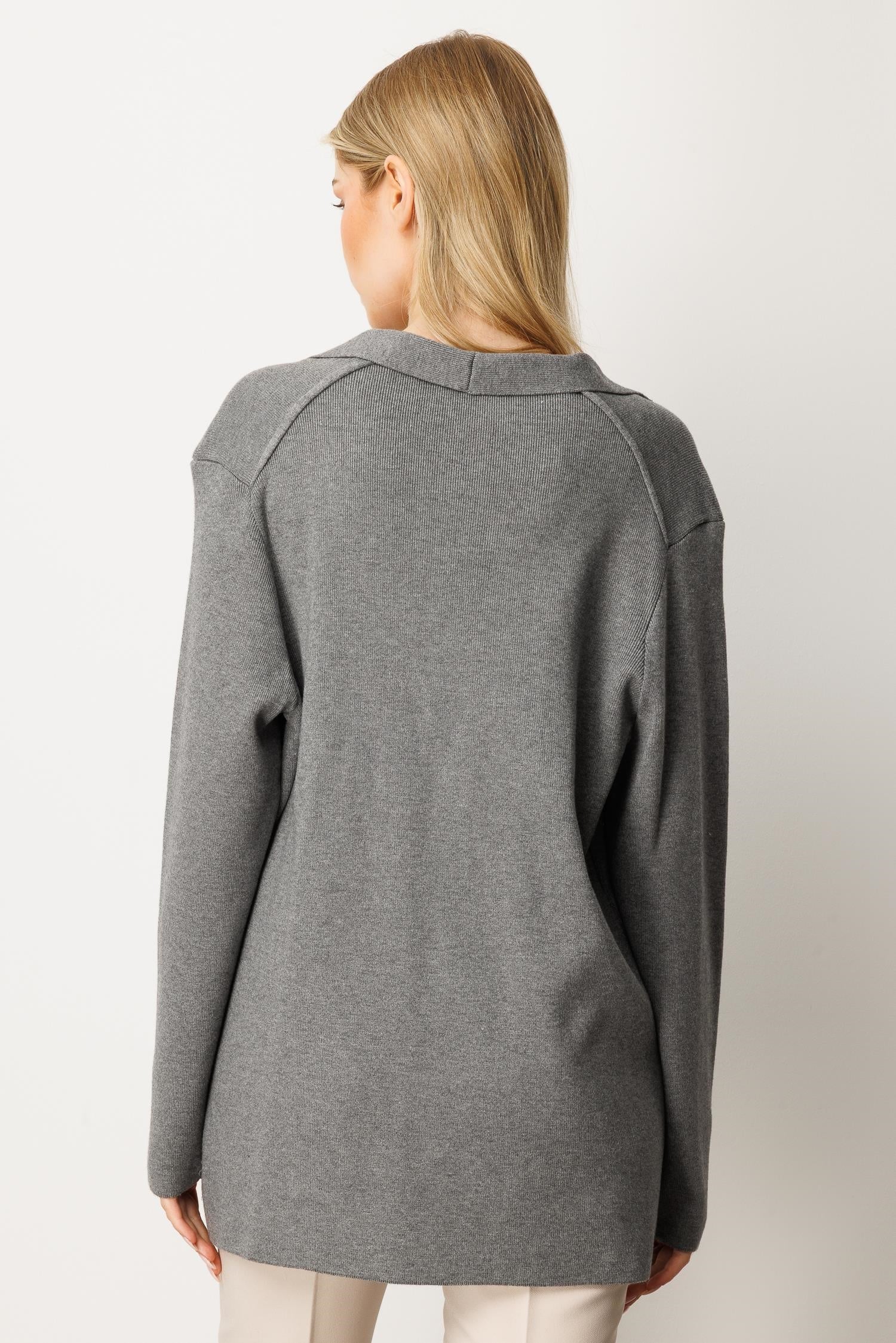 Mutlu Ertan Kadın Düğme Detaylı Triko Ceket Gri 20235