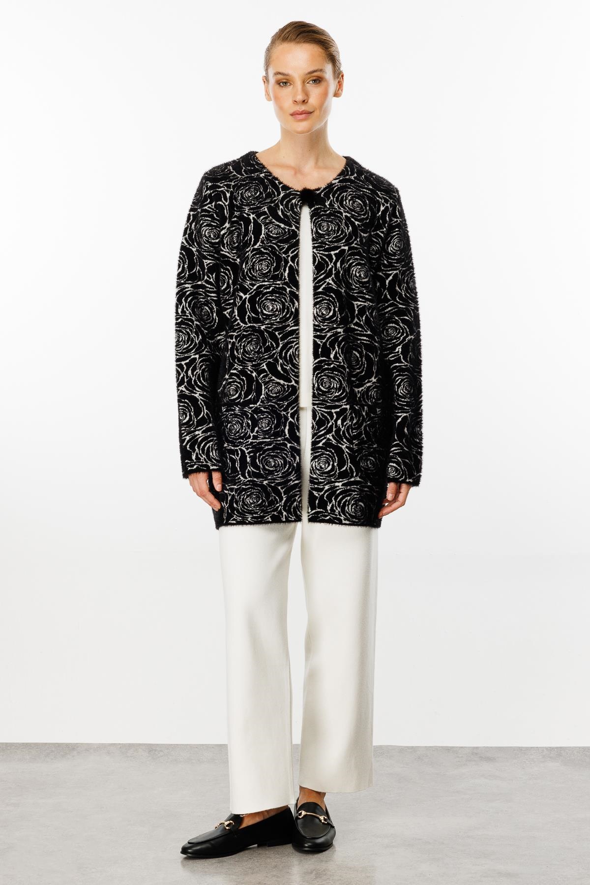 Mutlu Ertan Kadın Gül Desenli Angora Triko Cepli Hırka Siyah-Ekru 2825