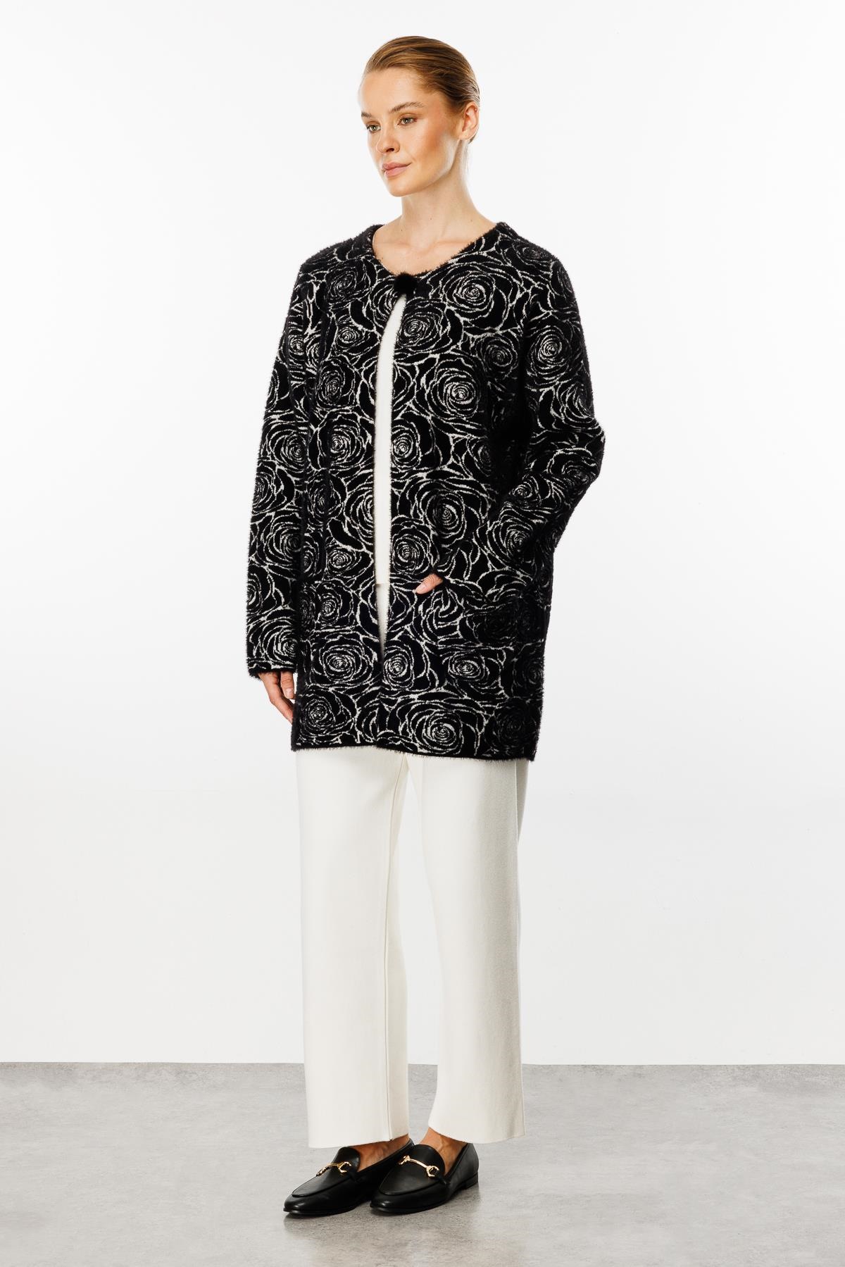 Mutlu Ertan Kadın Gül Desenli Angora Triko Cepli Hırka Siyah-Ekru 2825