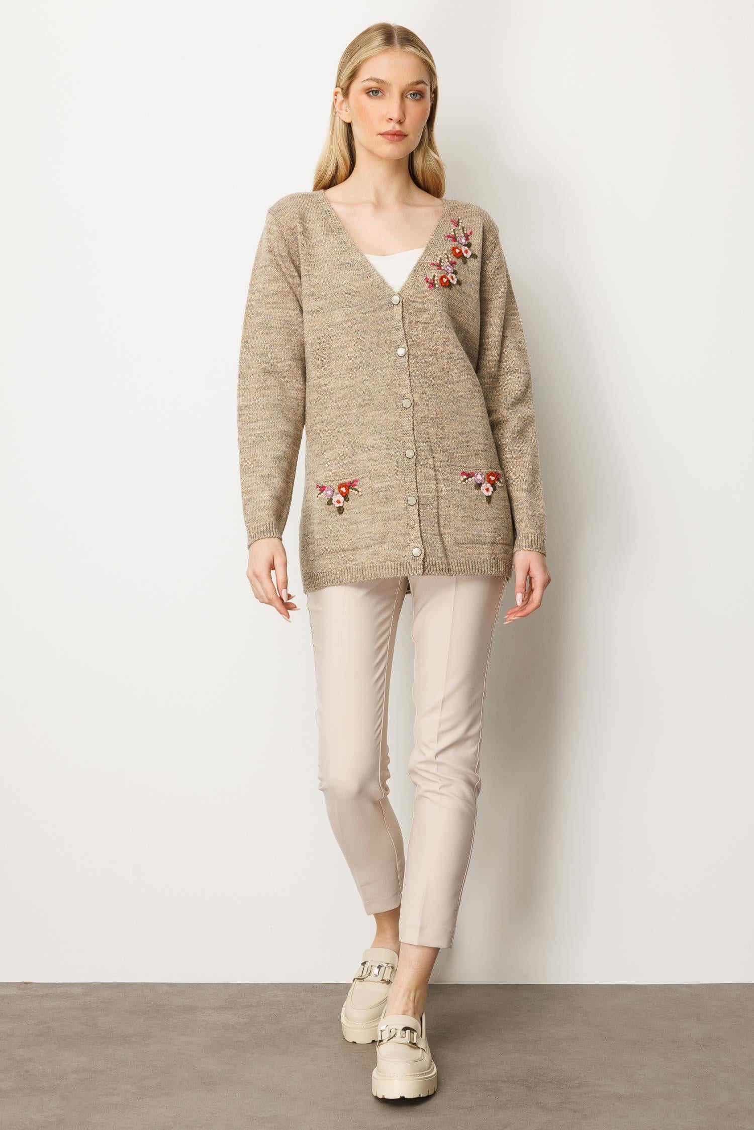 Mutlu Ertan Kadın Nakış Detaylı Triko Hırka Vizon 20221