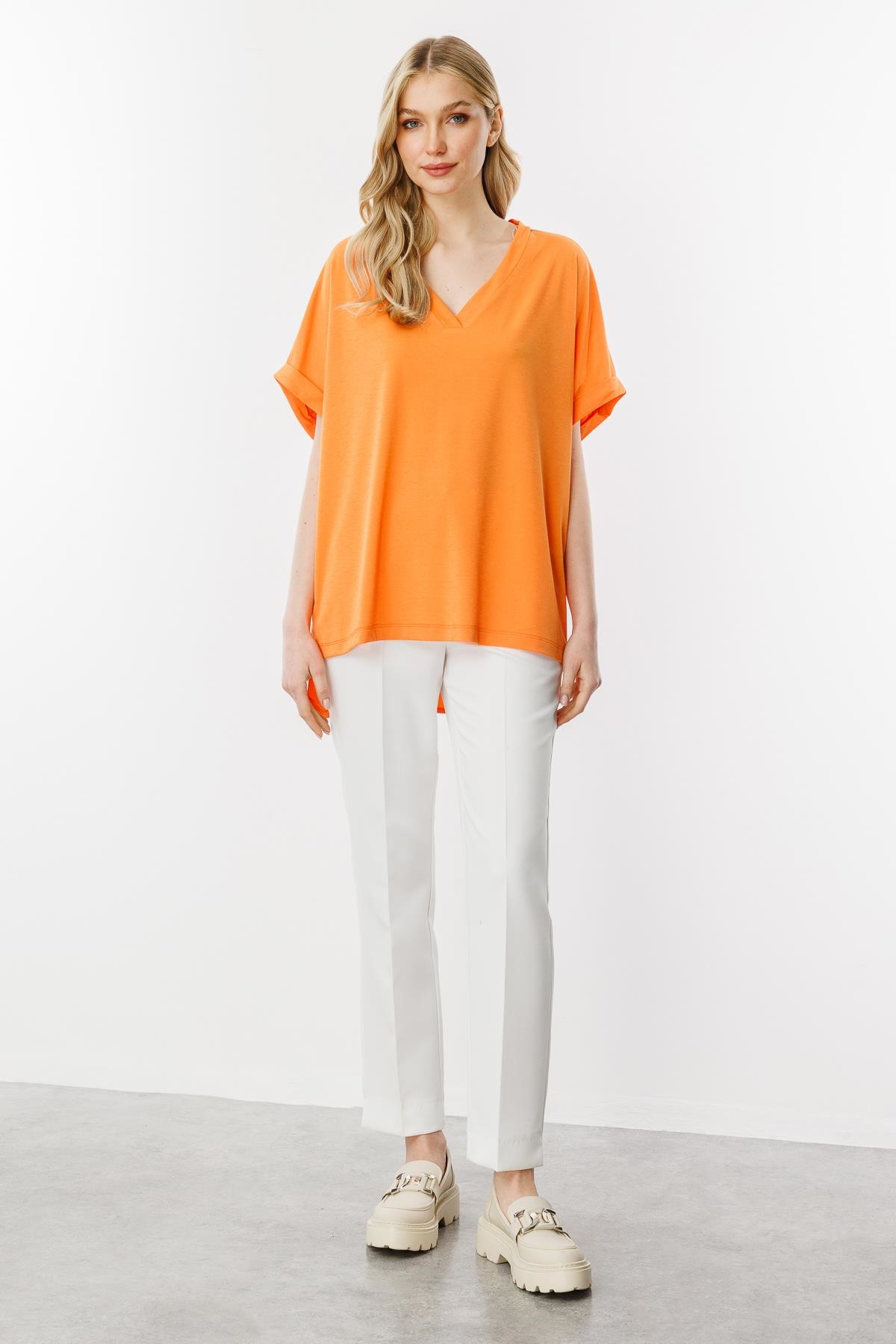 Mutlu Ertan Kadın Oversize V Yaka Kısa Kol Bluz Turuncu 30340