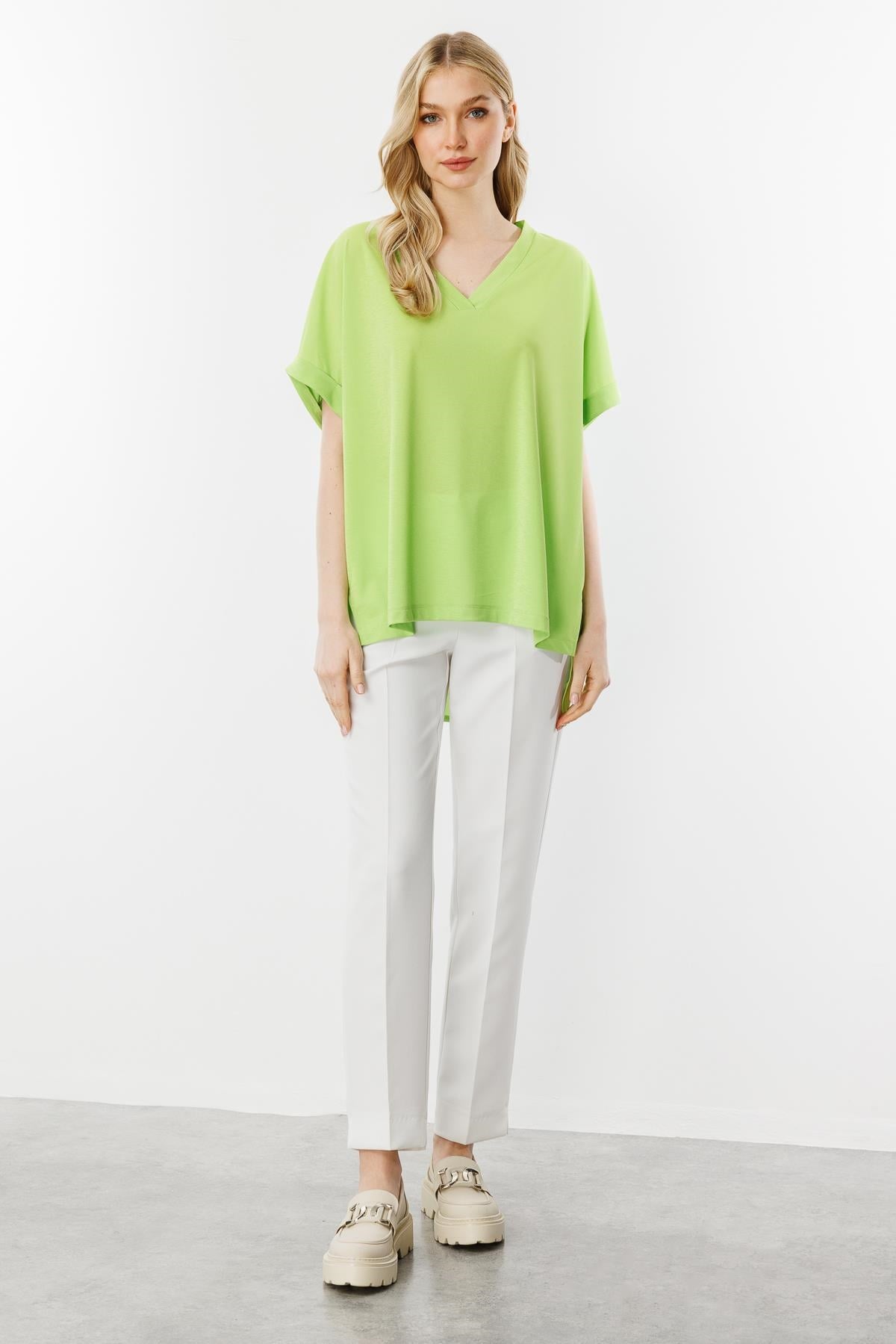 Mutlu Ertan Kadın Oversize V Yaka Kısa Kol Bluz Yesil 30340