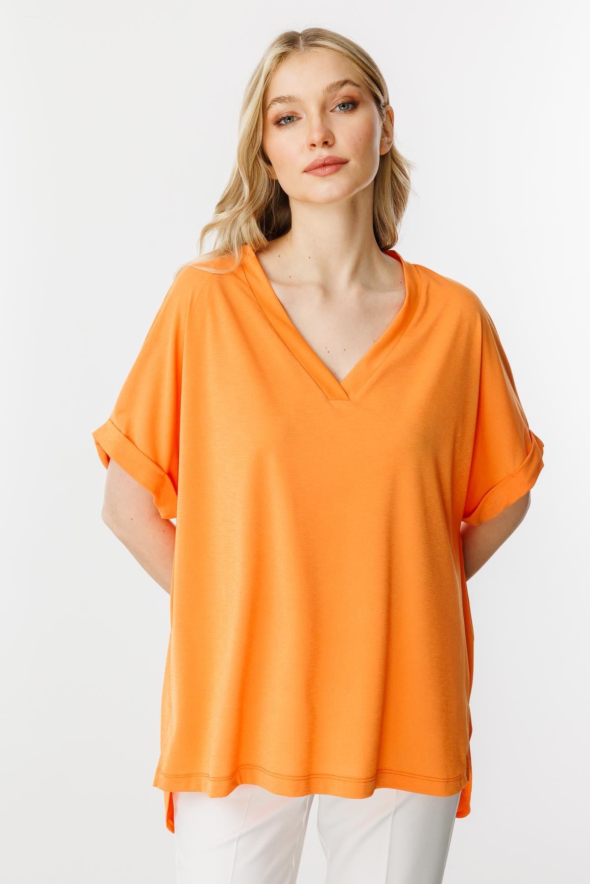 Mutlu Ertan Kadın Oversize V Yaka Kısa Kol Bluz Turuncu 30340