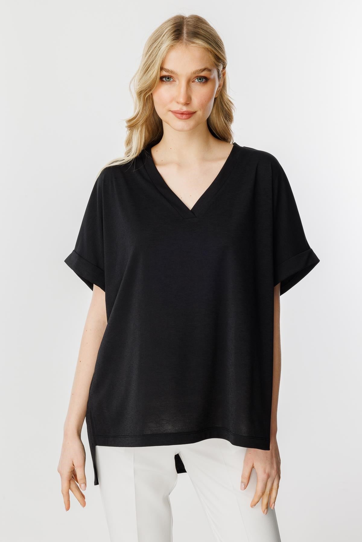 Mutlu Ertan Kadın Oversize V Yaka Kısa Kol Bluz Siyah 30340