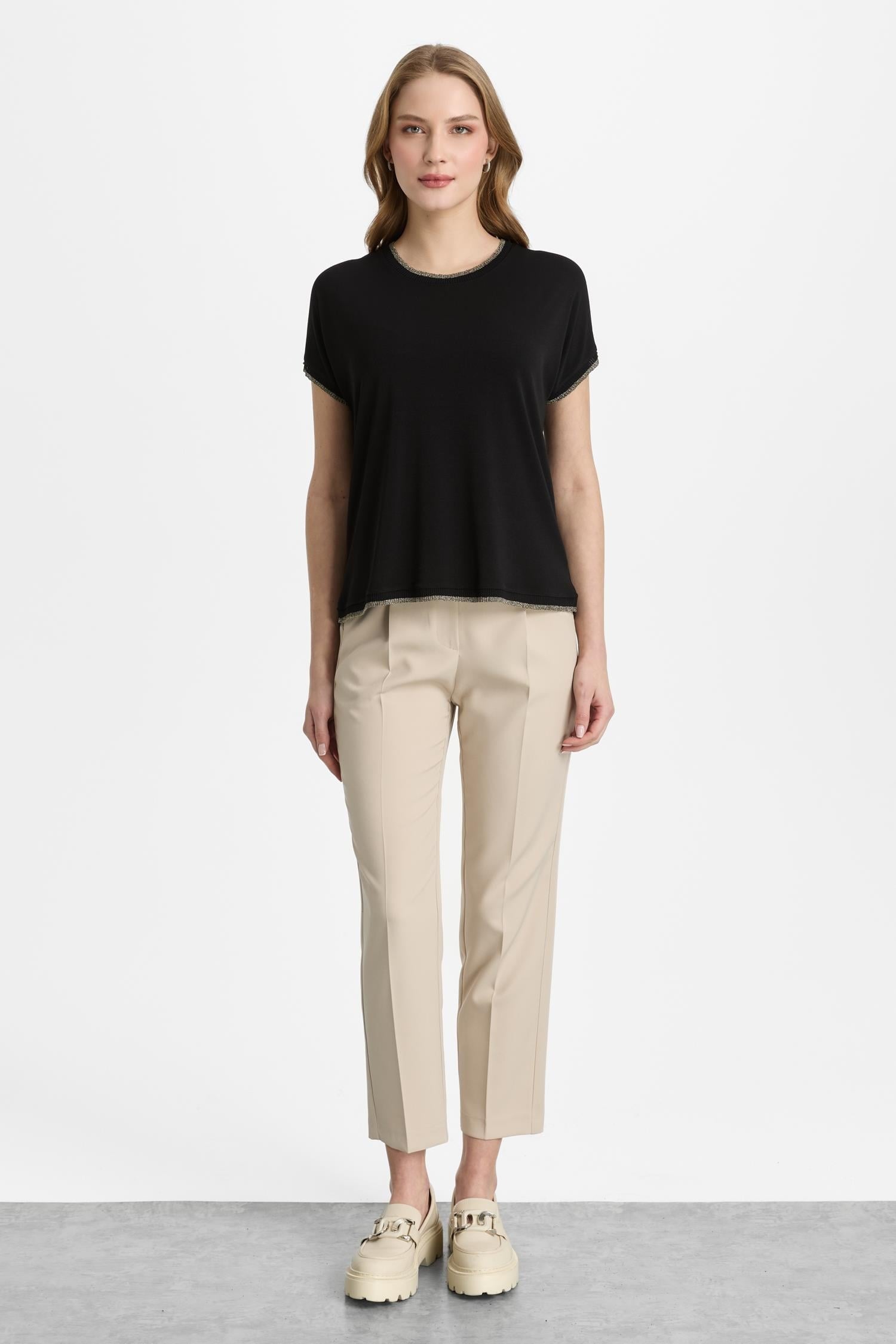 Mutlu Ertan Kadın Sıfır Yaka Ribanalı Bluz Siyah-Gold 30450