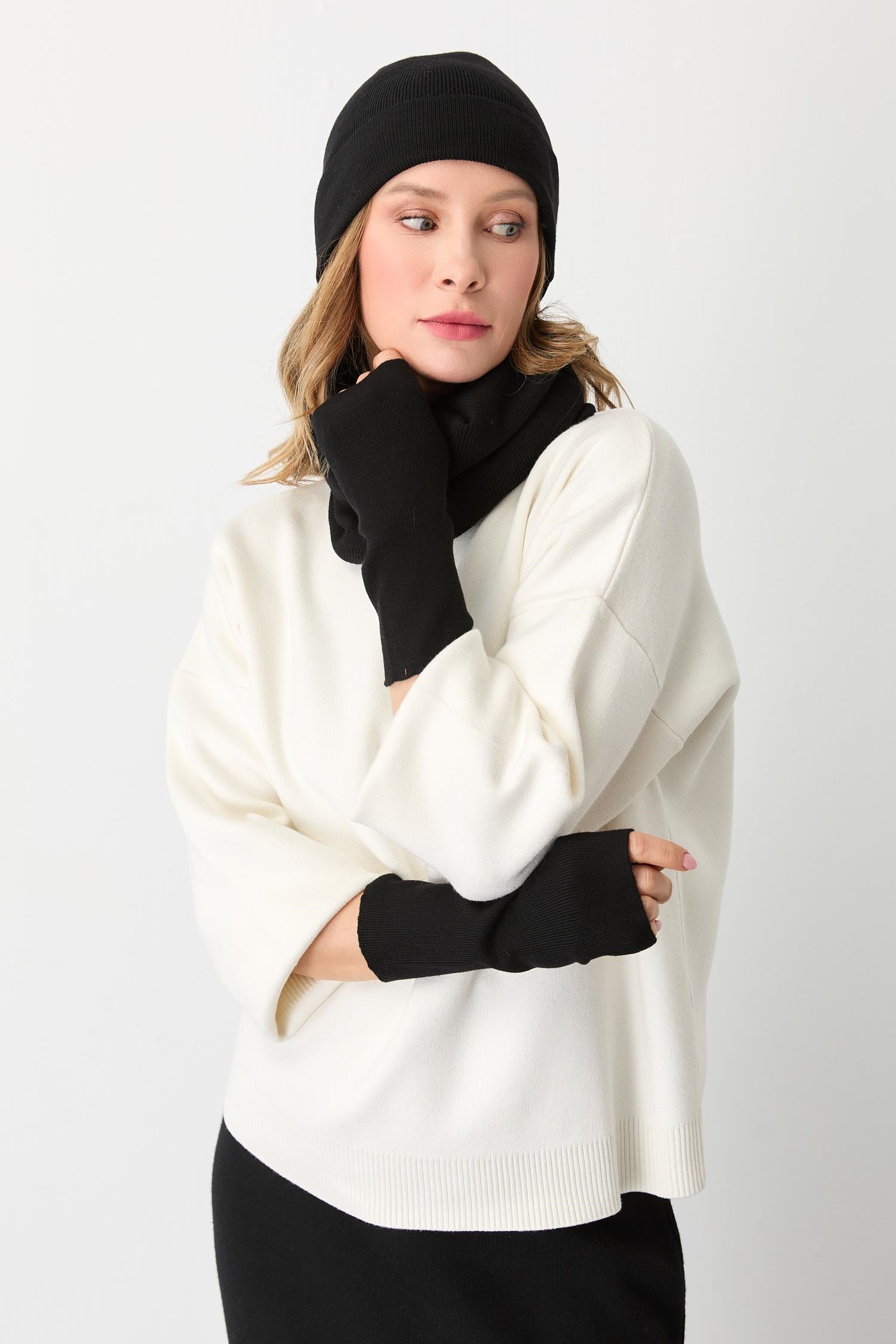 Mutlu Ertan Kadın Trio Set Triko Bere Boyunluk Eldiven Siyah 20288