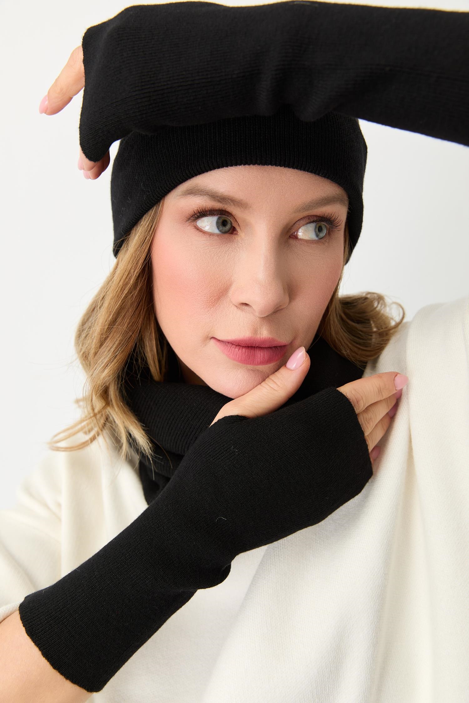 Mutlu Ertan Kadın Trio Set Triko Bere Boyunluk Eldiven Siyah 20288