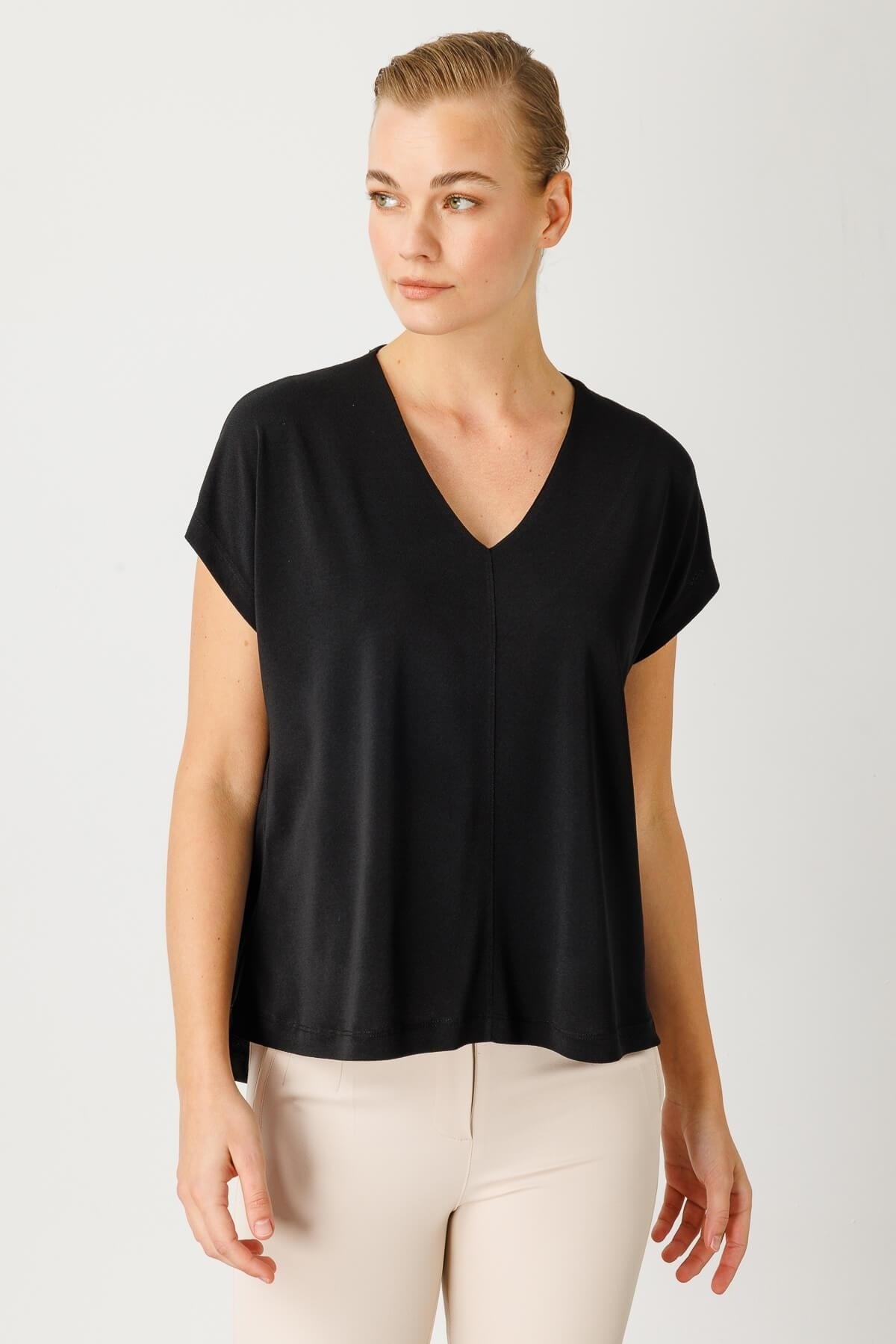Mutlu Ertan Kadın V Yaka Basic Bluz Siyah 30175