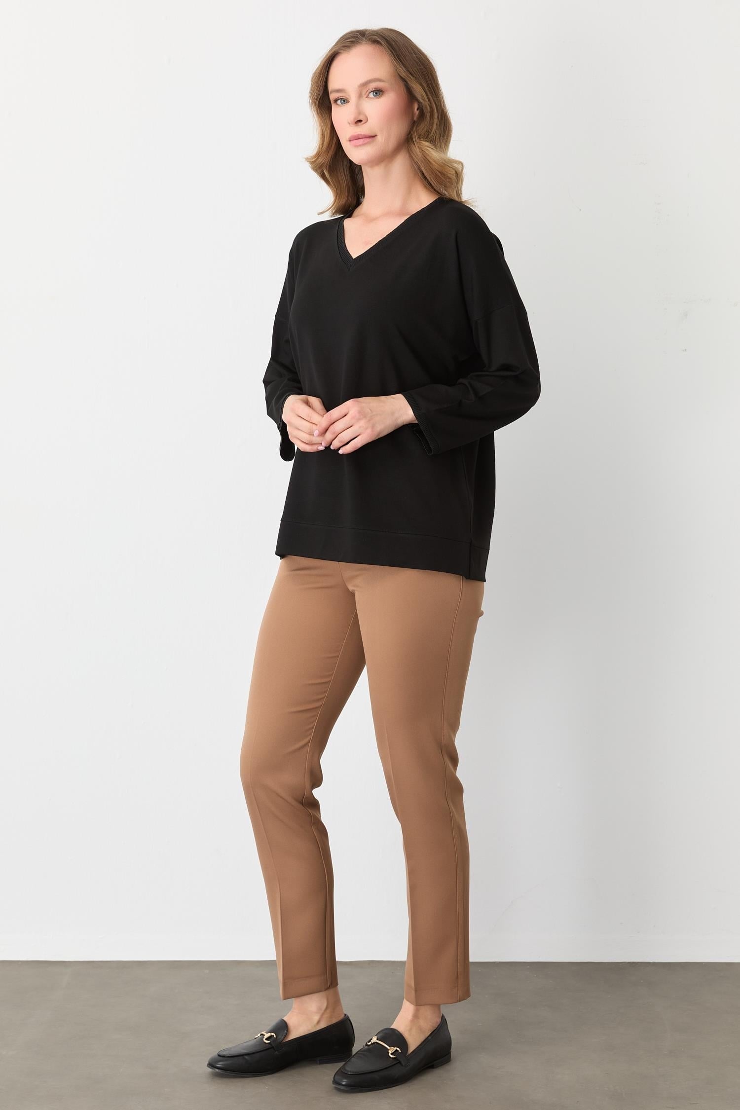 Mutlu Ertan Kadın V Yaka Ribanalı Bluz Siyah 30432