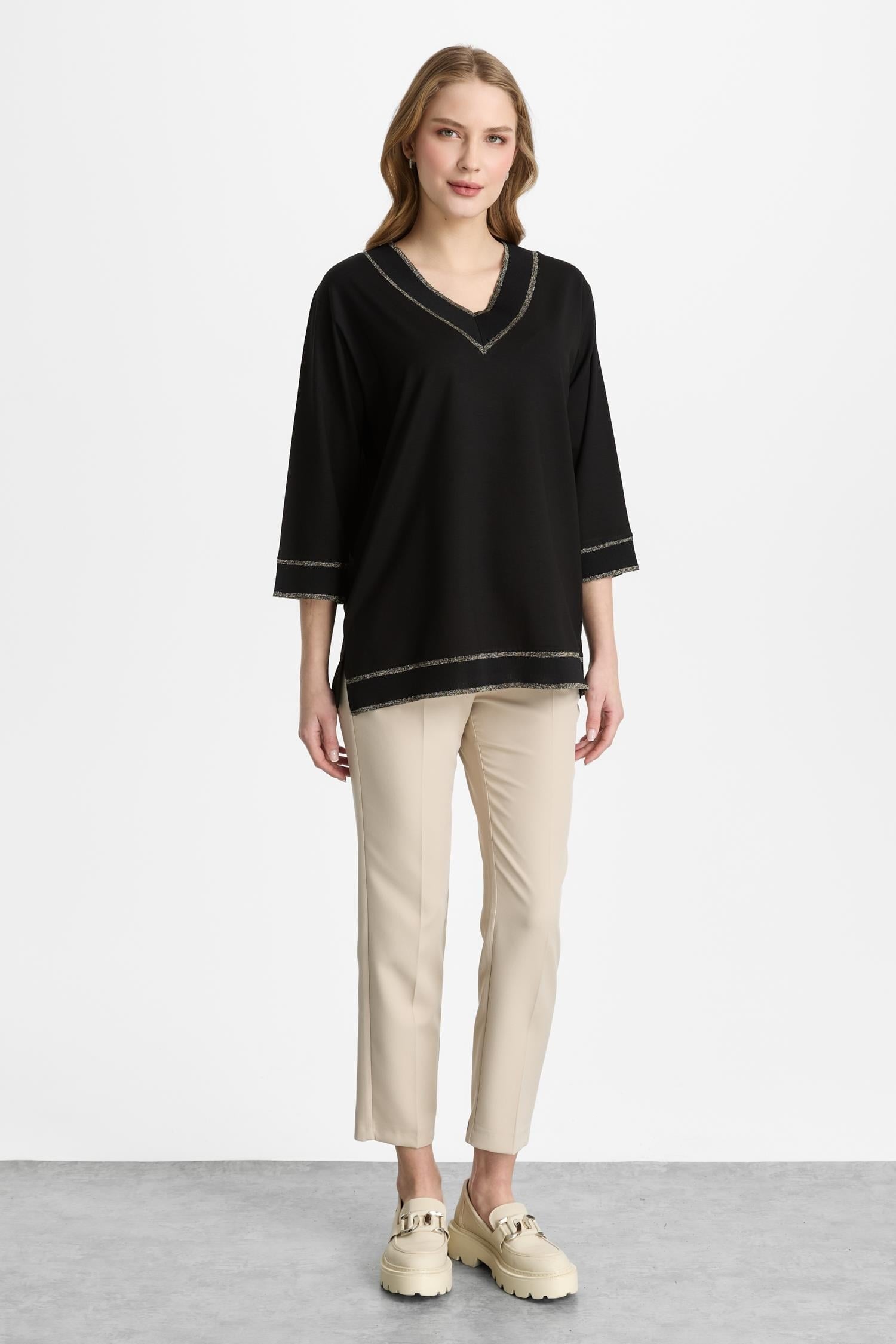 Mutlu Ertan Kadın V Yaka Ribanalı Bluz Siyah-Gold 30456