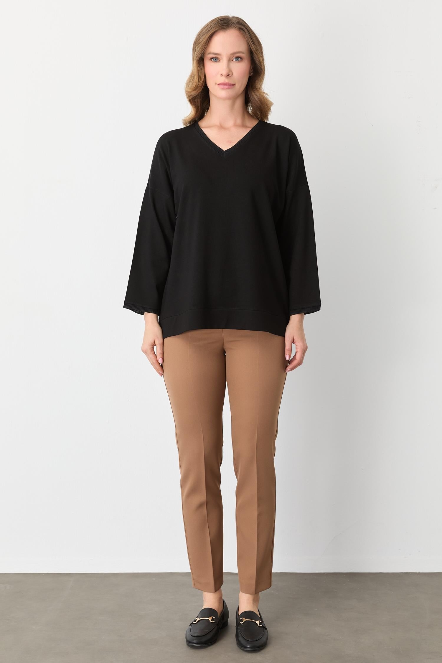 Mutlu Ertan Kadın V Yaka Ribanalı Bluz Siyah 30432