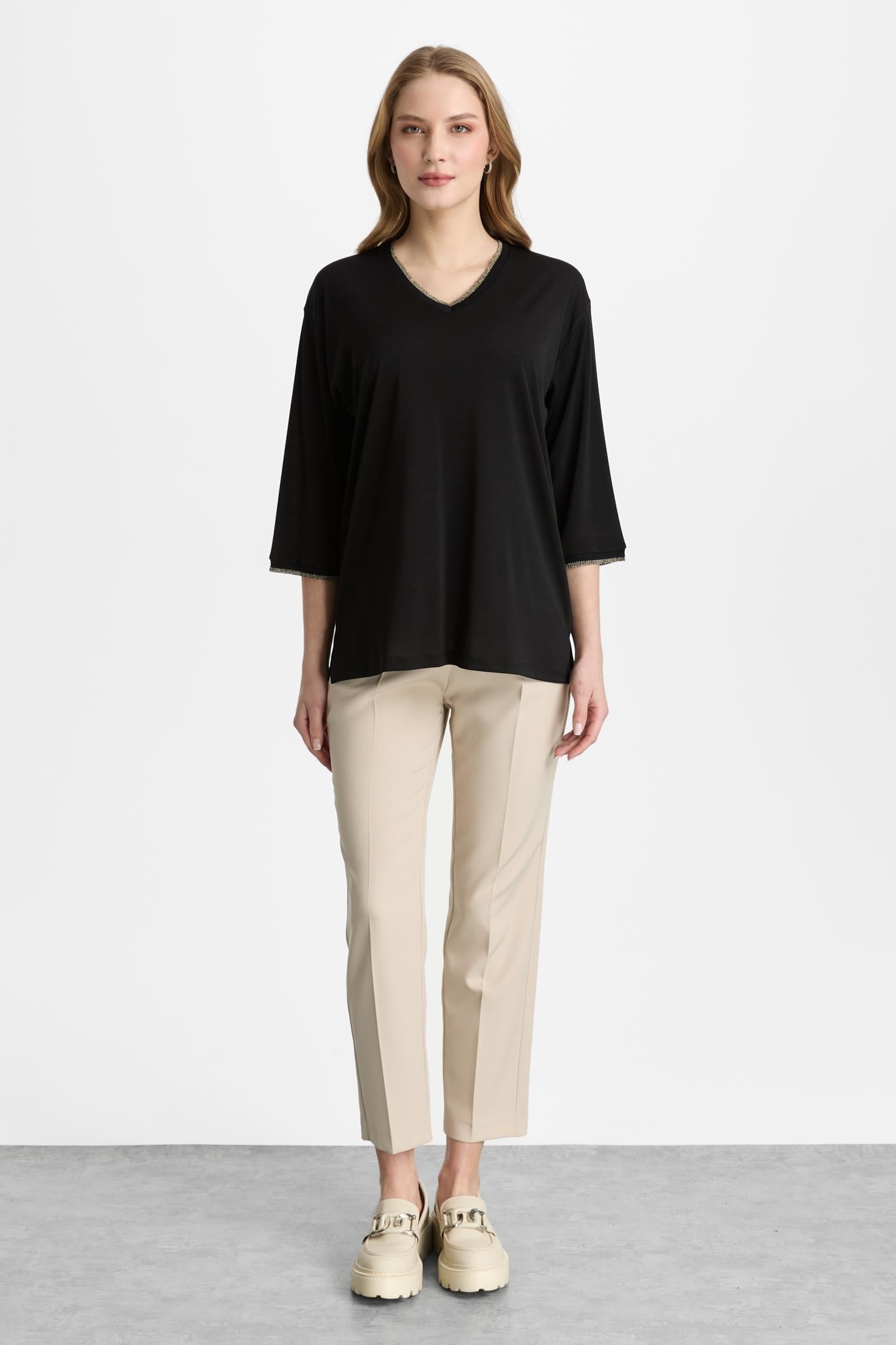 Mutlu Ertan Kadın V Yaka Ribanalı Bluz Siyah-Gold 30451