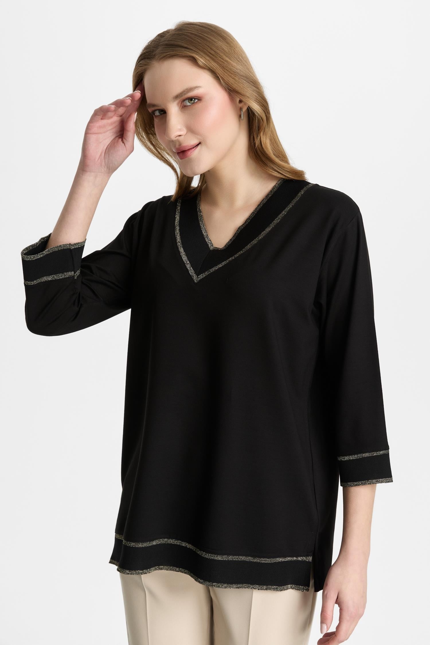 Mutlu Ertan Kadın V Yaka Ribanalı Bluz Siyah-Gold 30456