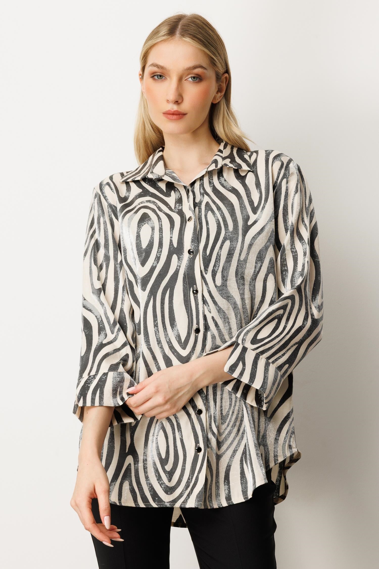 Mutlu Ertan Kadın Zebra Desenli Düğmeli Gömlek Siyah- Bej 30423