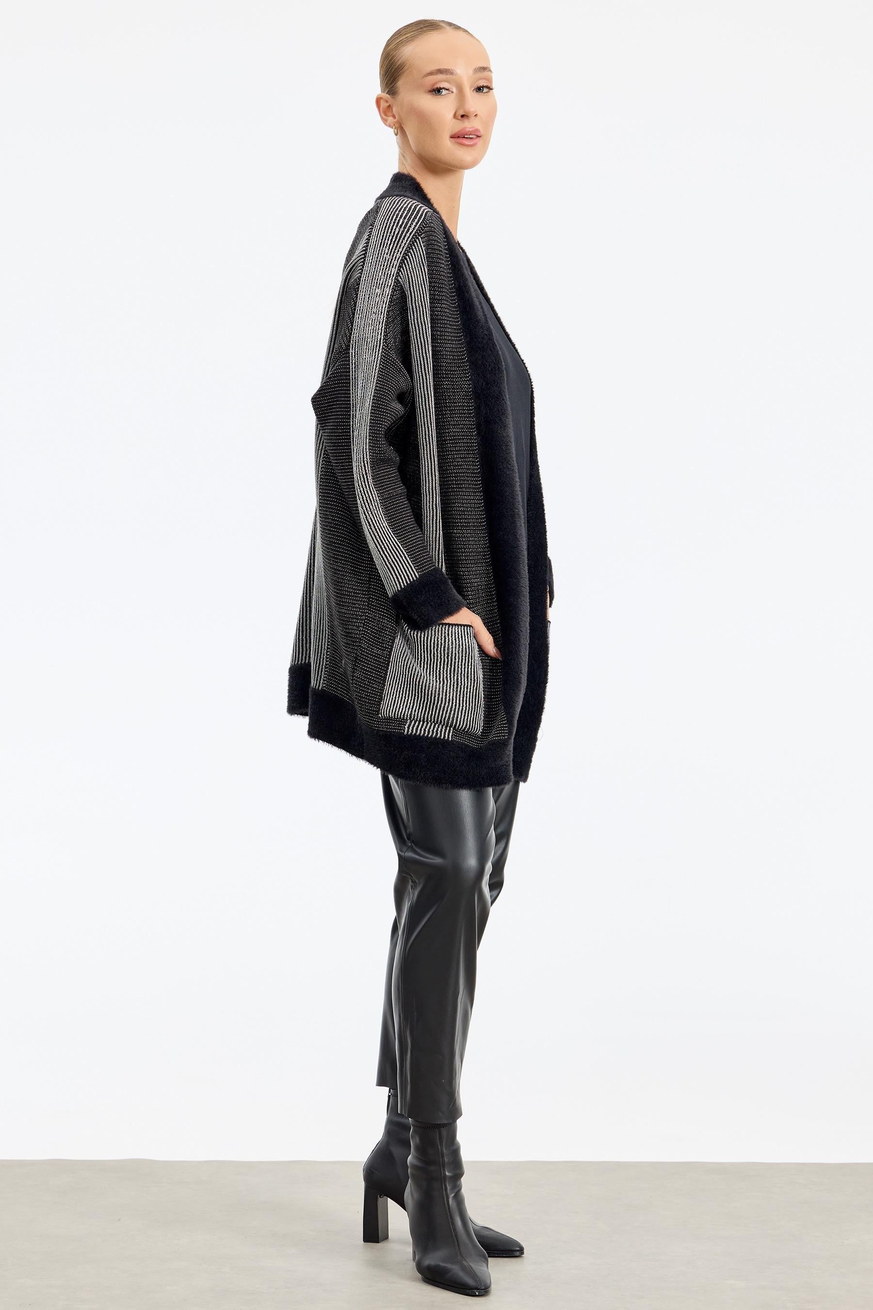 Sim ip Detaylı Triko Hırka SİYAH-GÜMÜŞ