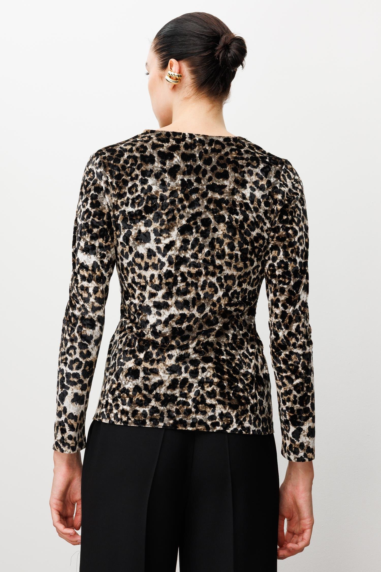 Modailgi  Anvelop Detaylı Leopar Kadife Bluz Leopar