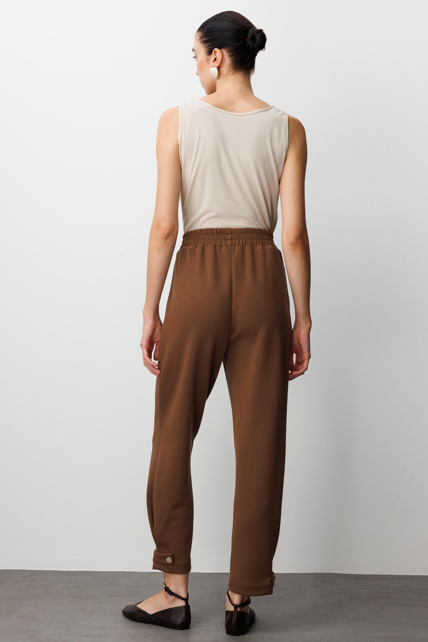 Modailgi  Beli Lastikli Yandan Cepli Paçası Apolet Ve Pile Detaylı Örme Pantolon - 15064 Kahve