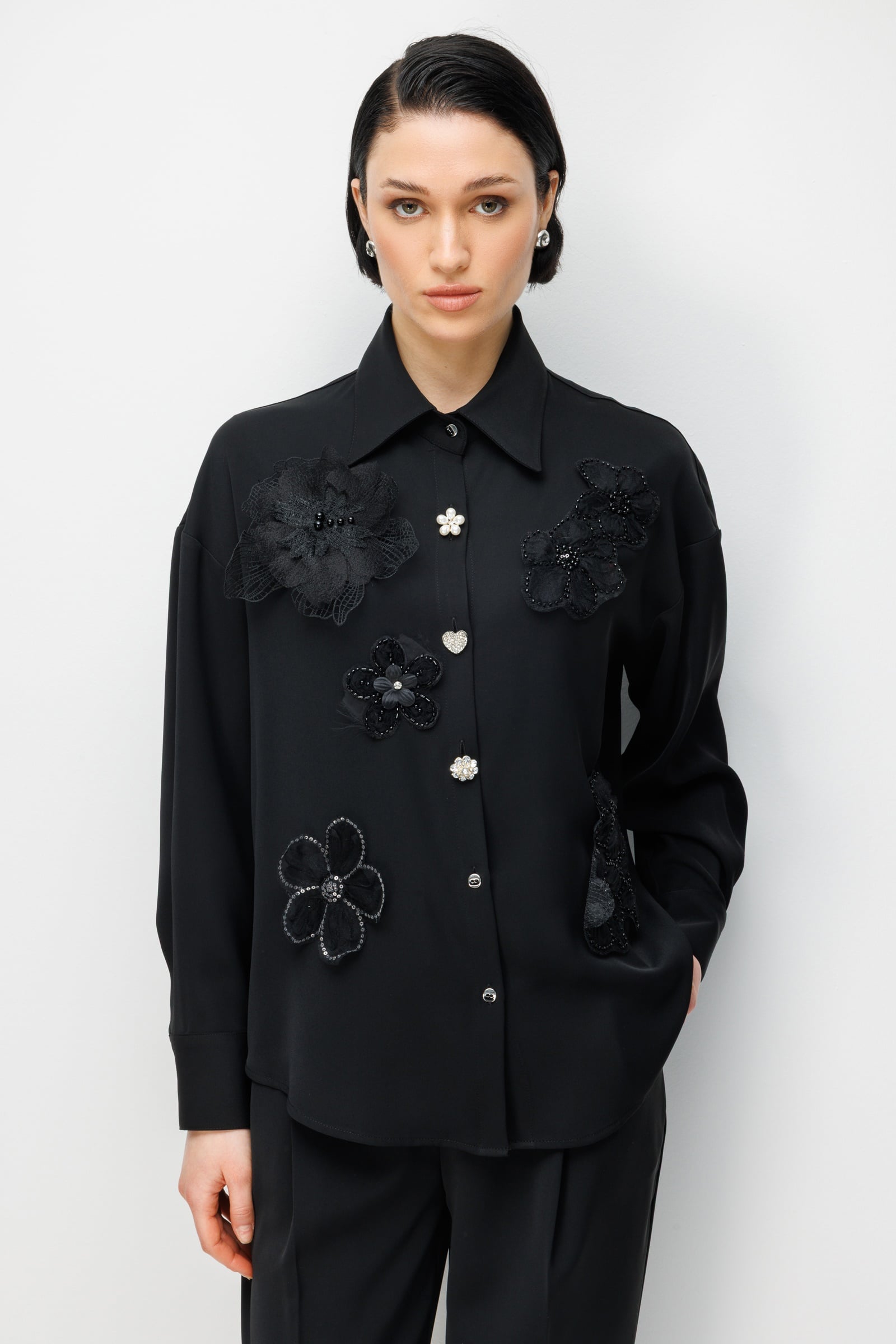 Modailgi  Çiçek Aplikeli Oversize Gömlek Siyah
