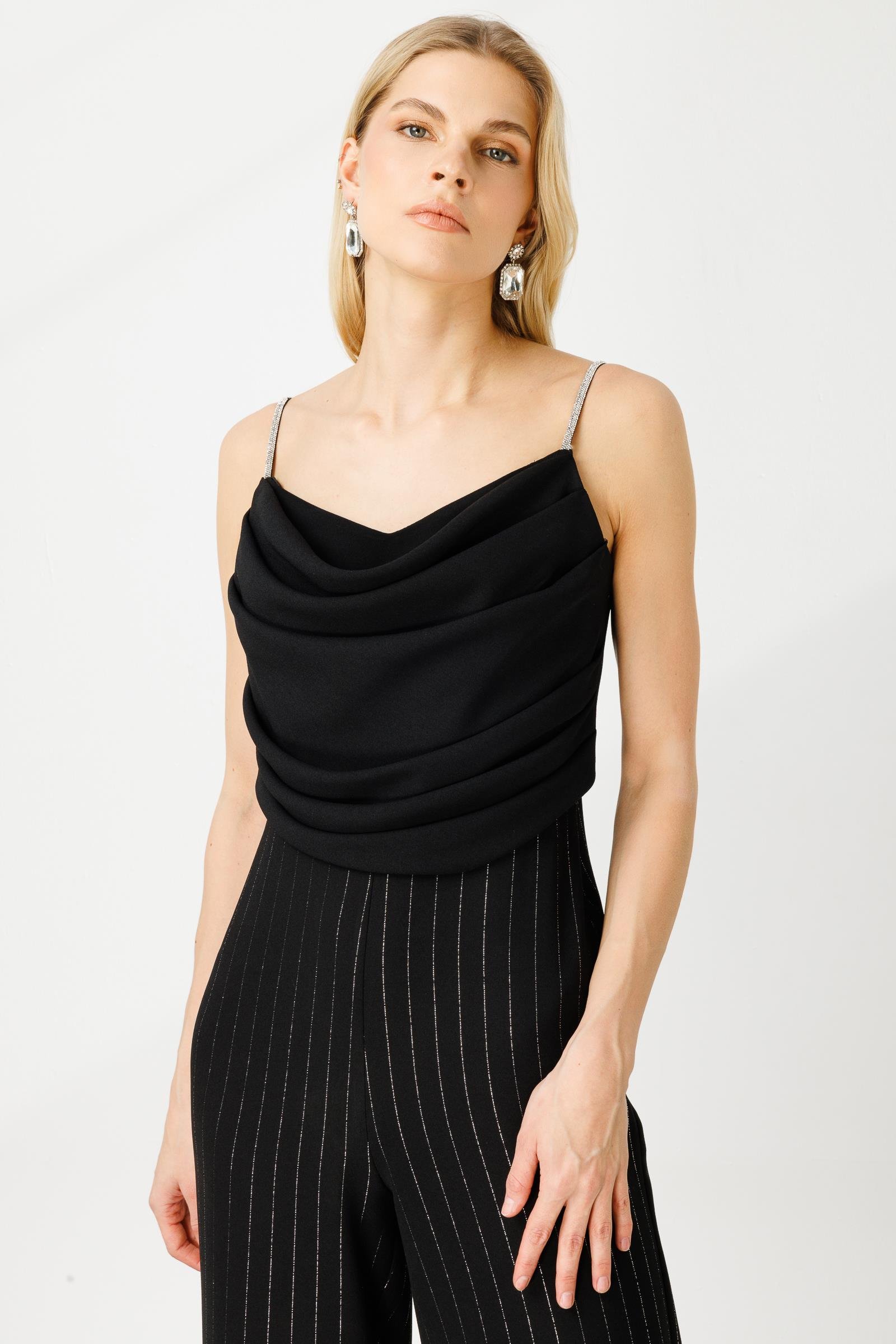 Modailgi  Degaje Yaka Simli Çizgili Tulum Siyah