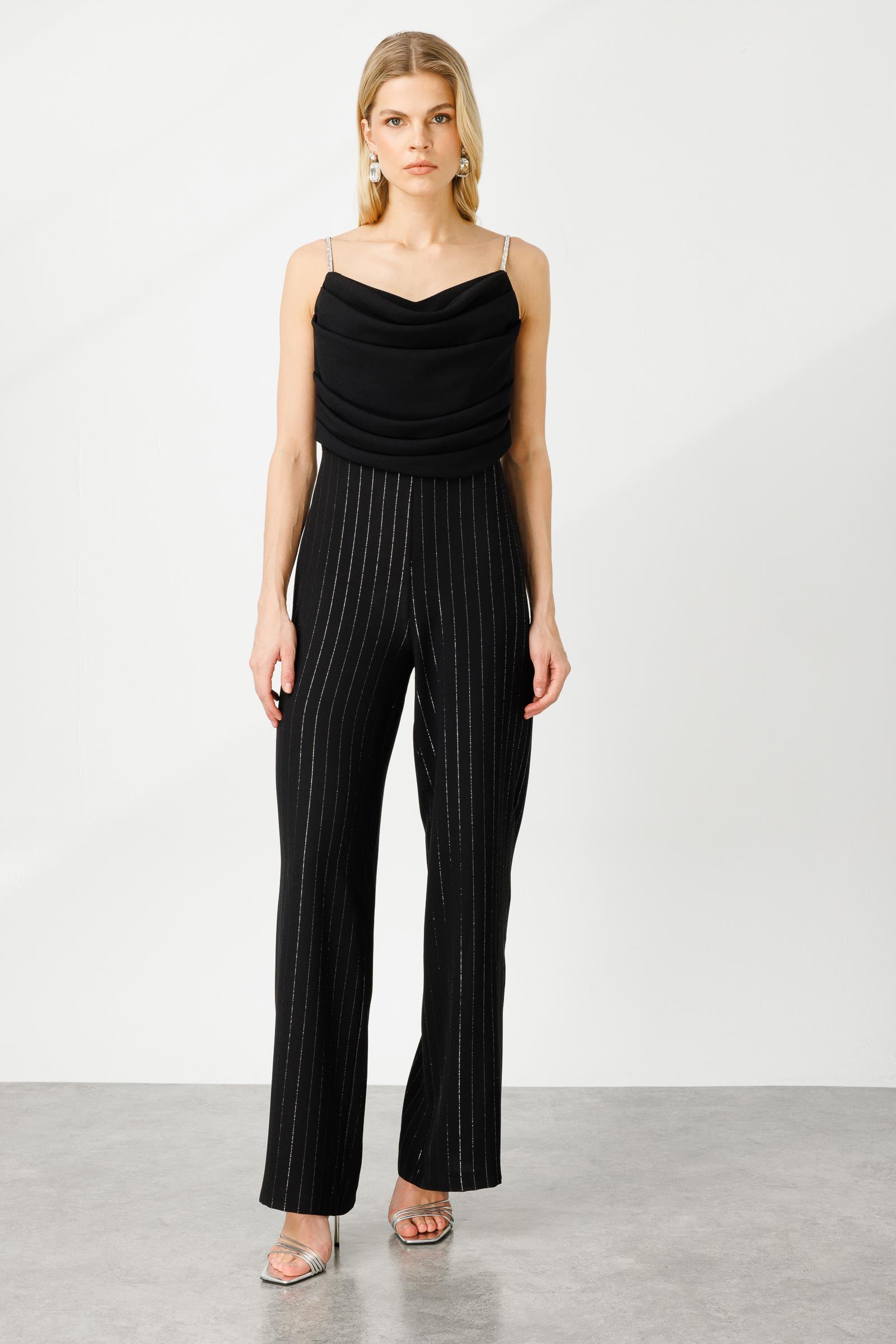 Modailgi  Degaje Yaka Simli Çizgili Tulum Siyah