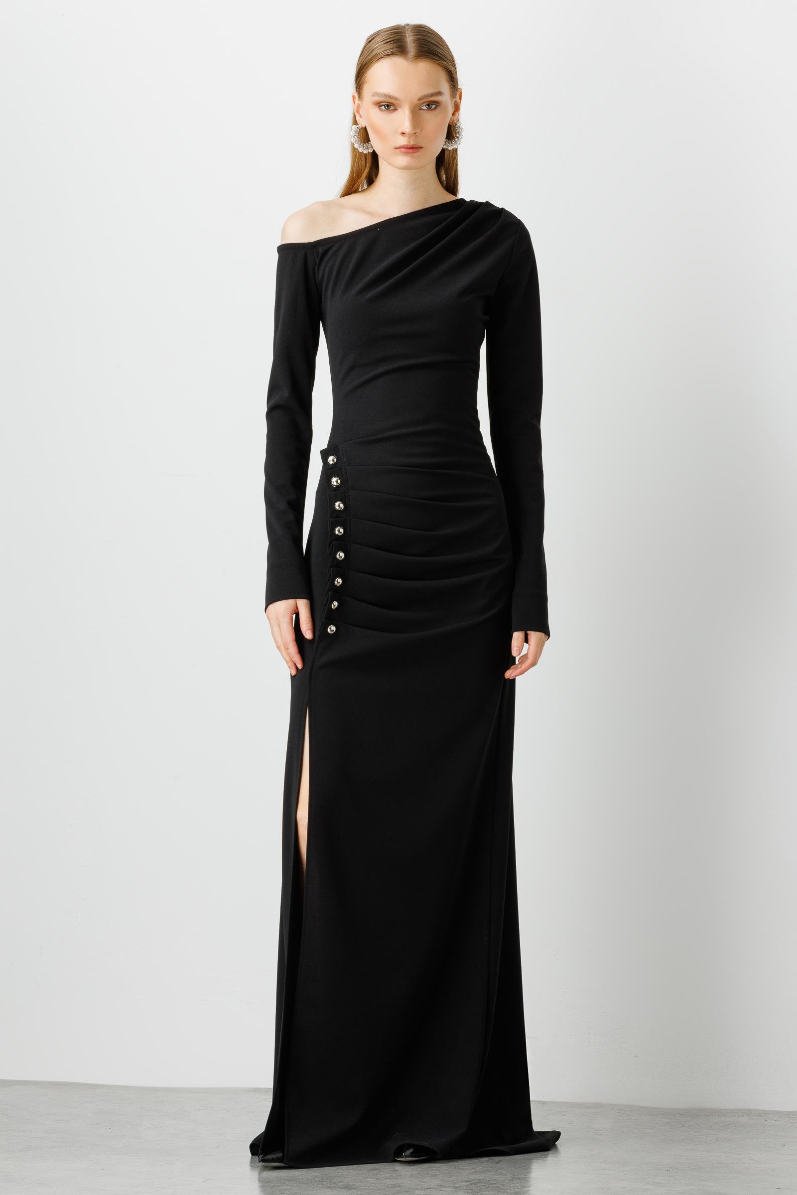 Modailgi  Düşük Kollu Yırtmaçlı Uzun Elbise Siyah