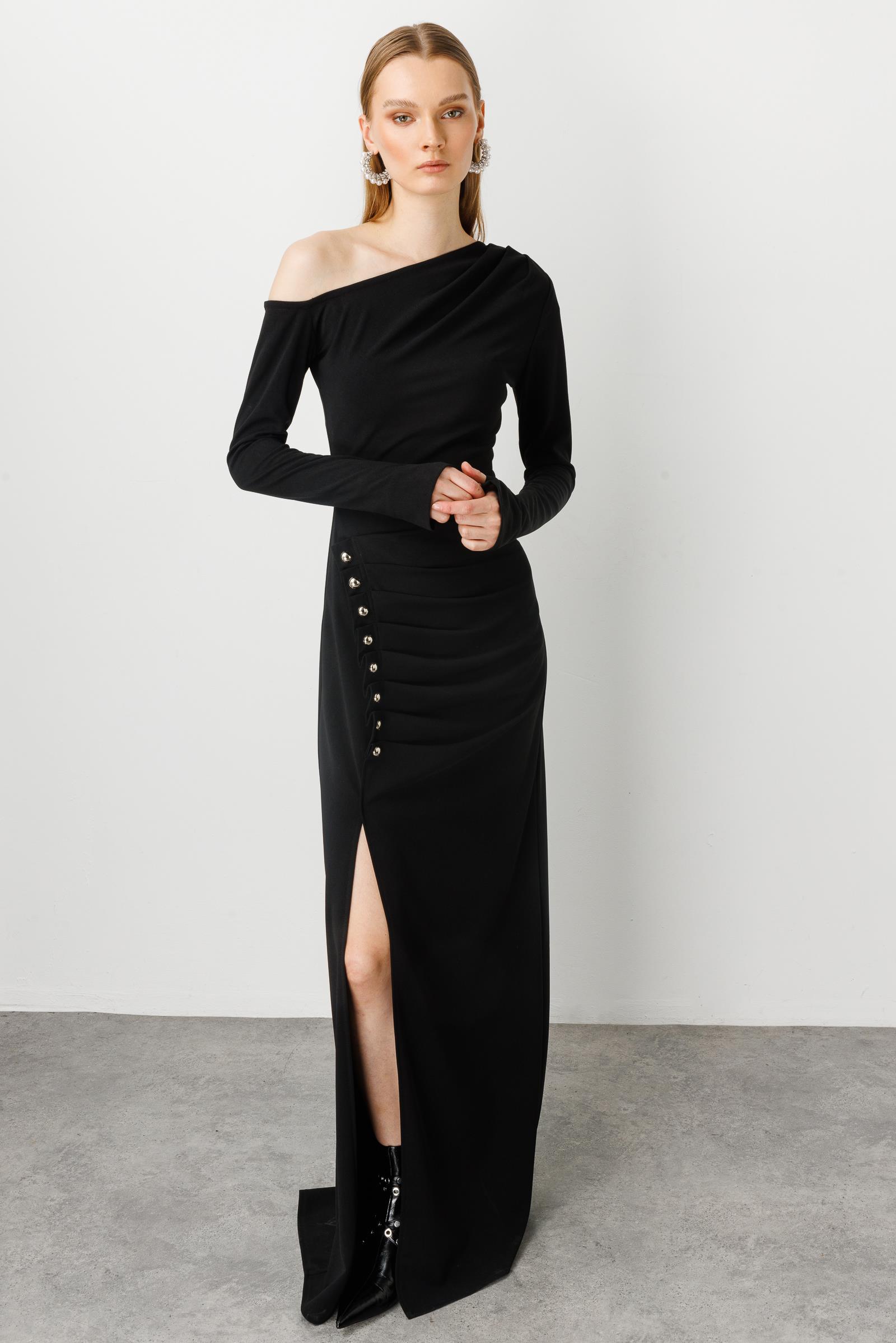 Modailgi  Düşük Kollu Yırtmaçlı Uzun Elbise Siyah