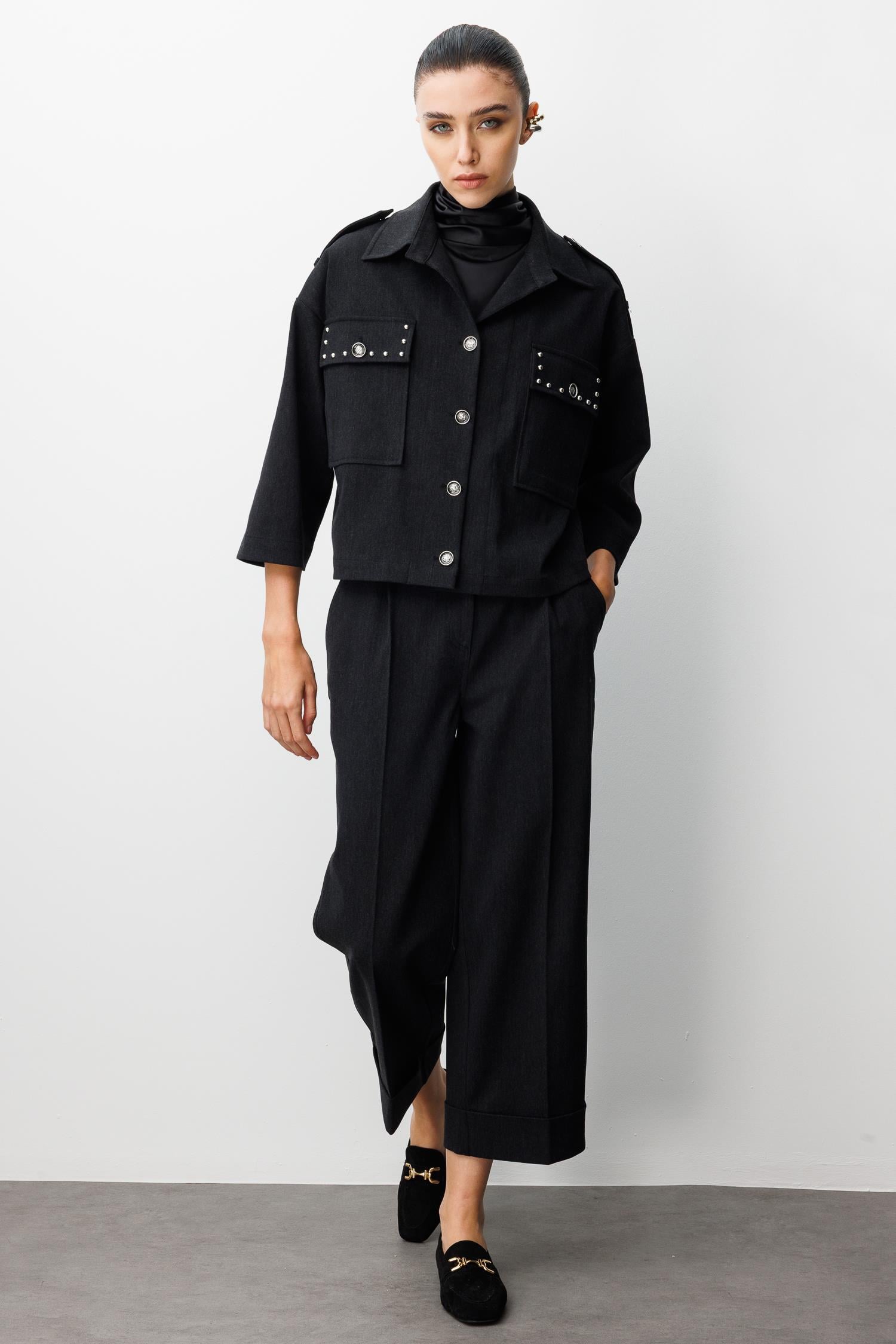 Modailgi  Düşük Omuz Apoletli Cepleri Trok Detaylı Kısa Oversize Ceket - 45013 Siyah