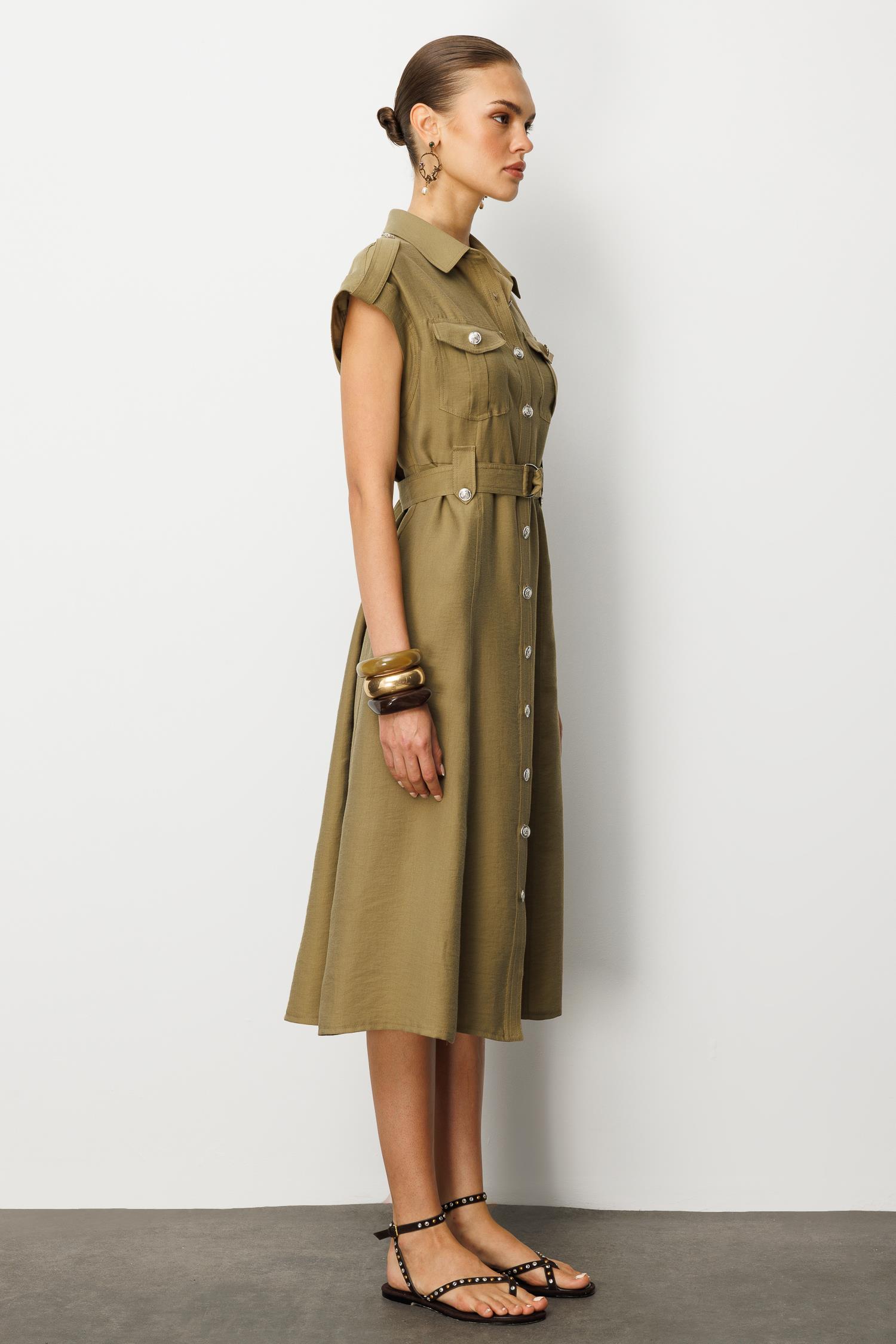 Modailgi  Düşük Omuzlu Apolet ve Kuşak Detaylı Düğme Kapamalı Midi Boy Elbise Haki