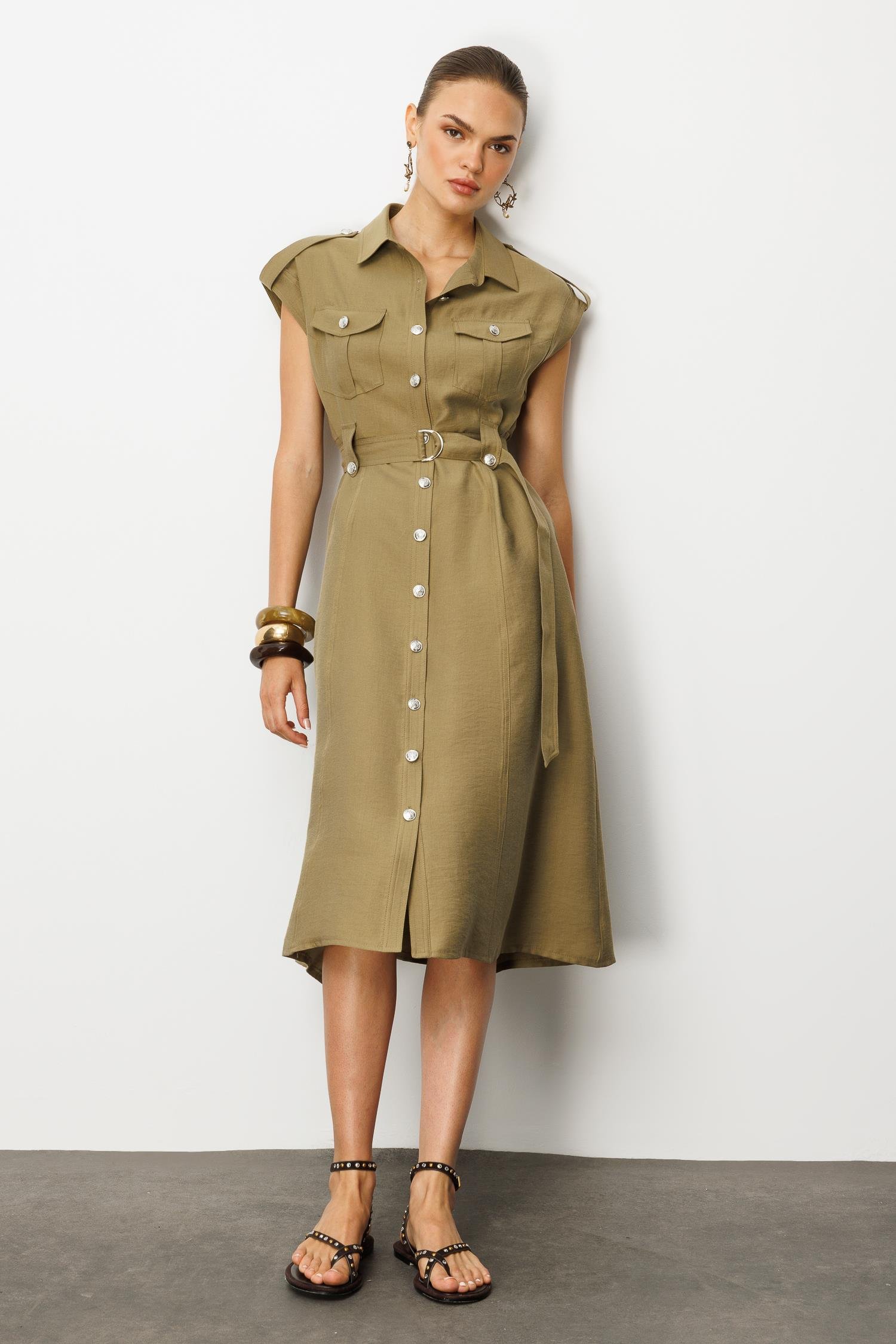 Modailgi  Düşük Omuzlu Apolet ve Kuşak Detaylı Düğme Kapamalı Midi Boy Elbise Haki