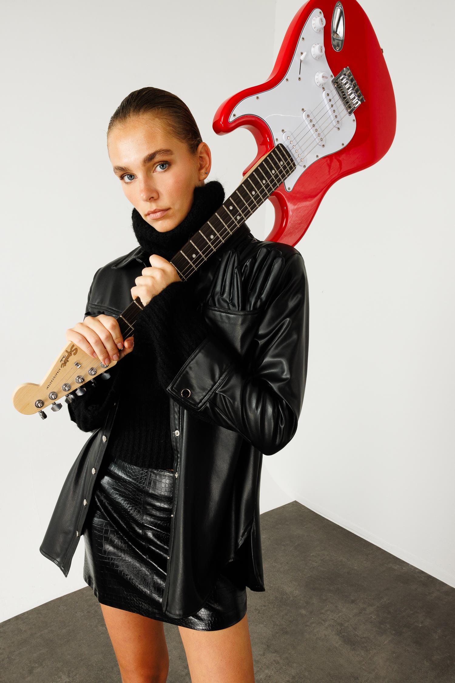 Modailgi  Düşük Omuzlu Deri Gömlek Siyah