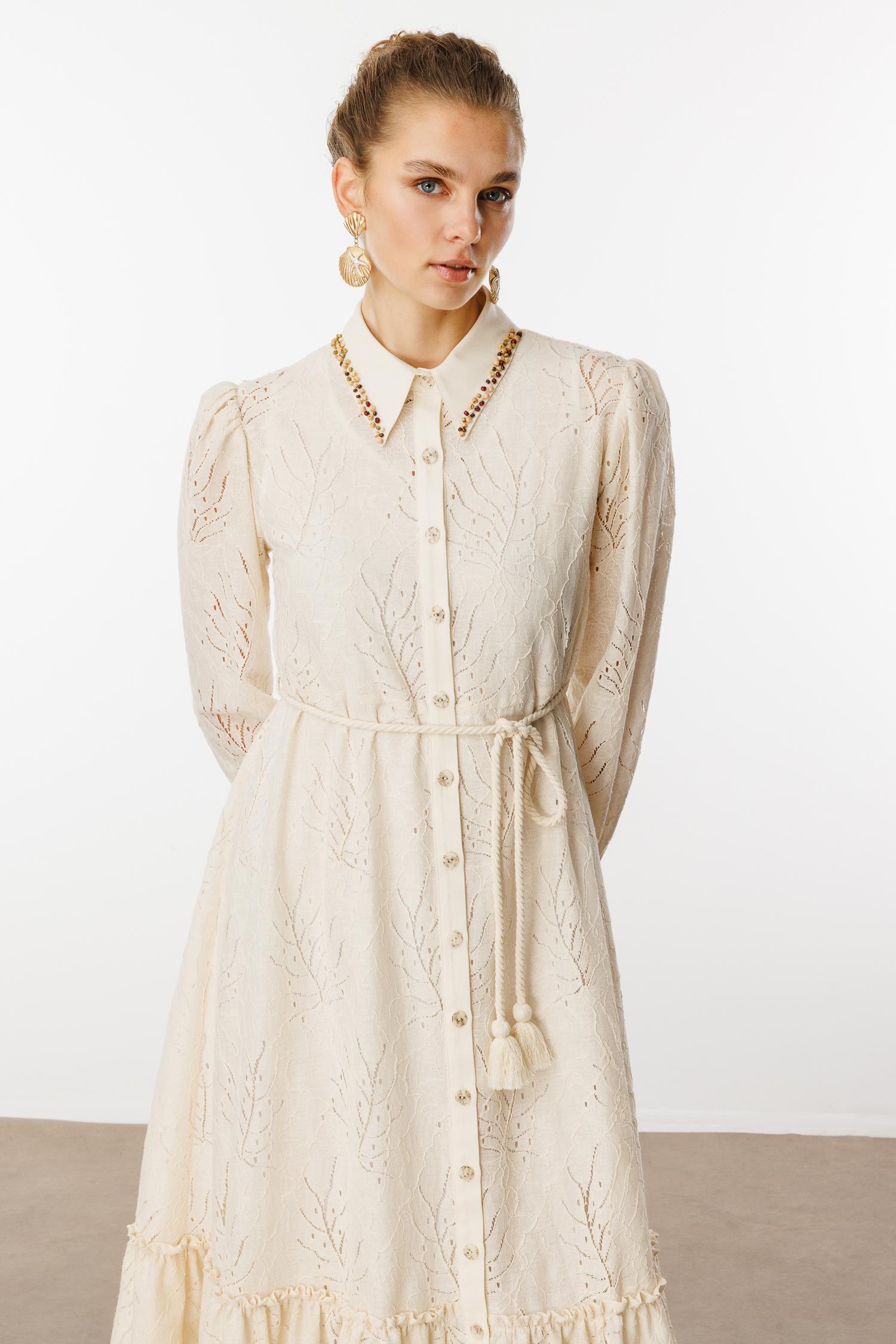 Modailgi  Düz Kumaş Garni Detaylı İşlemeli İçlik Kapamalı Uzun Dantel Elbise Taş