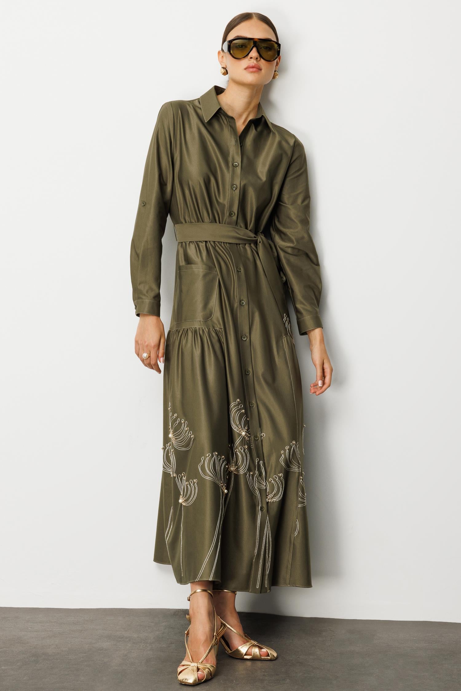 Modailgi  Etek Ucu Nakış ve İşlemeli Beli Lastikli Kuşaklı Safari Kol Uzun Elbise Haki
