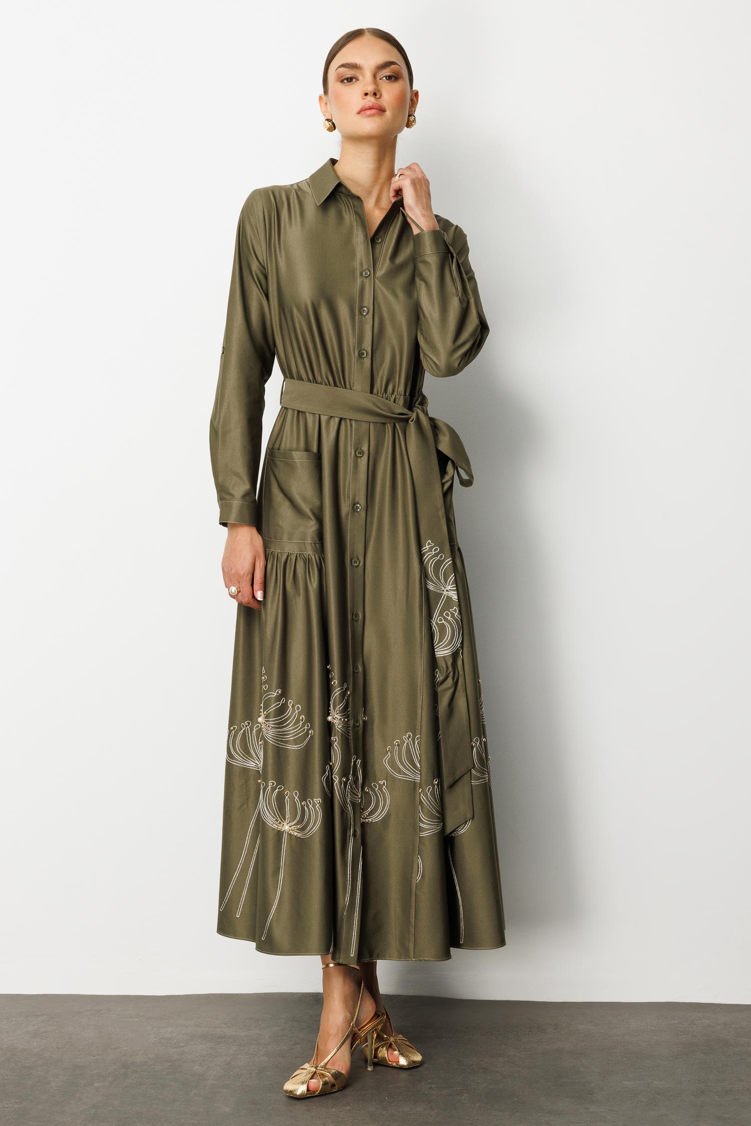 Modailgi  Etek Ucu Nakış ve İşlemeli Beli Lastikli Kuşaklı Safari Kol Uzun Elbise Haki