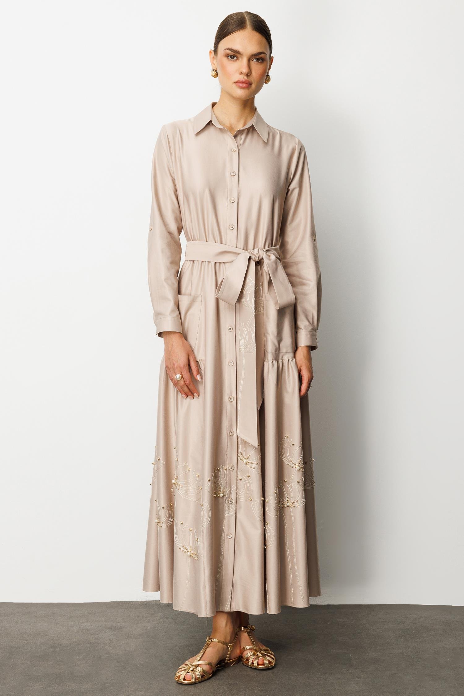 Modailgi  Etek Ucu Nakış ve İşlemeli Beli Lastikli Kuşaklı Safari Kol Uzun Elbise Taş