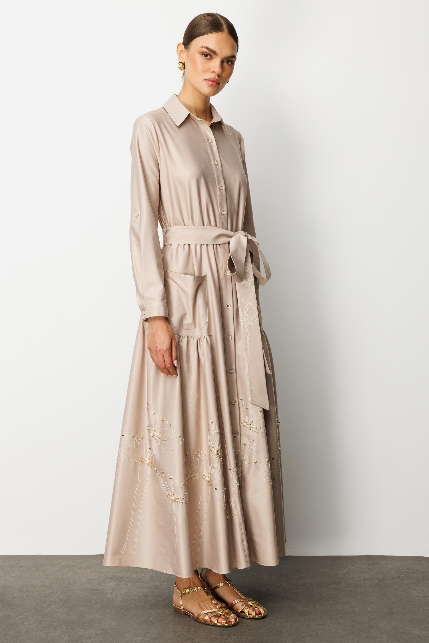 Modailgi  Etek Ucu Nakış ve İşlemeli Beli Lastikli Kuşaklı Safari Kol Uzun Elbise Taş