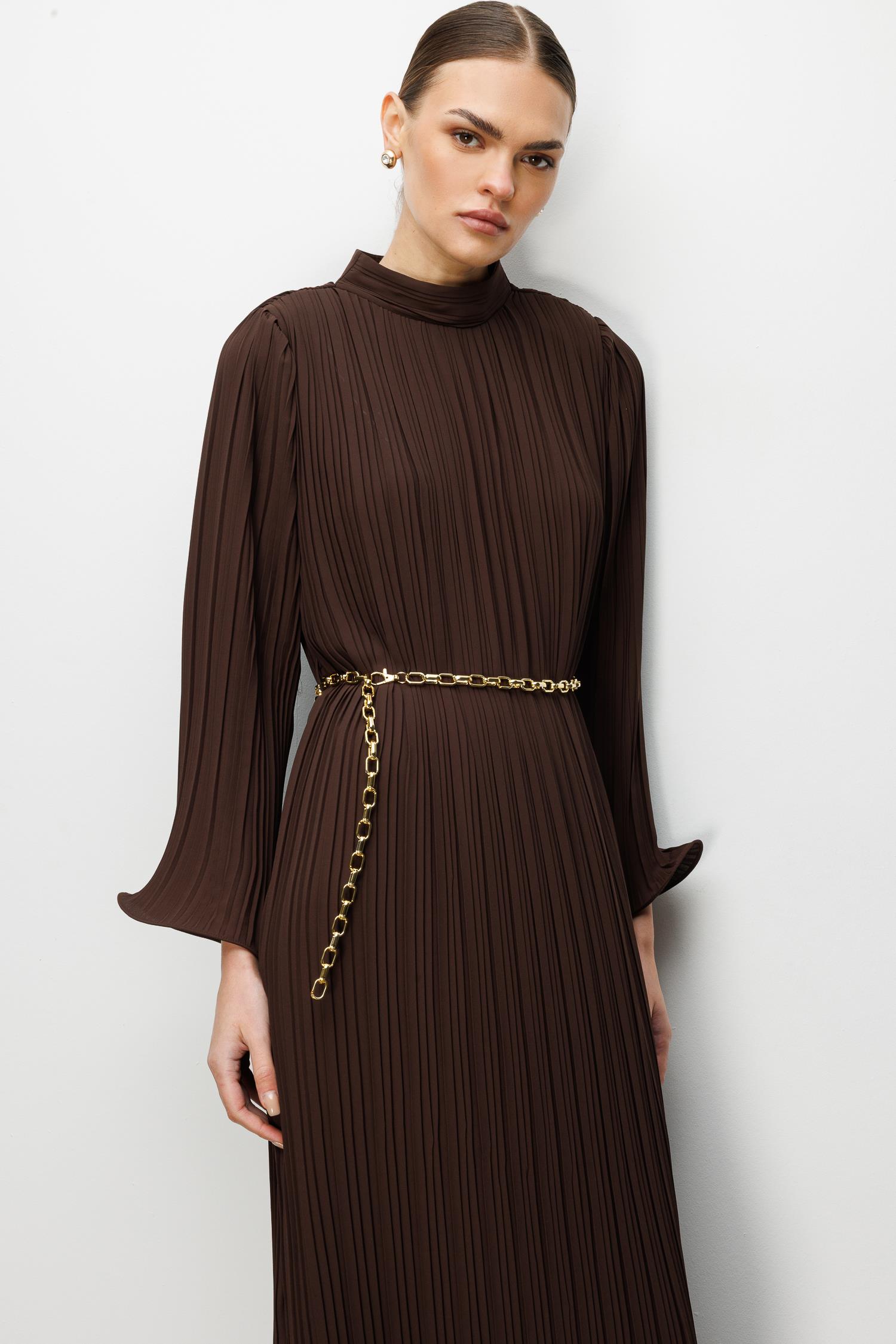 Modailgi  Etek ve Kol Ucu Volanlı Pliseli Zincir Kemerli Midi Boy Elbise Kahve